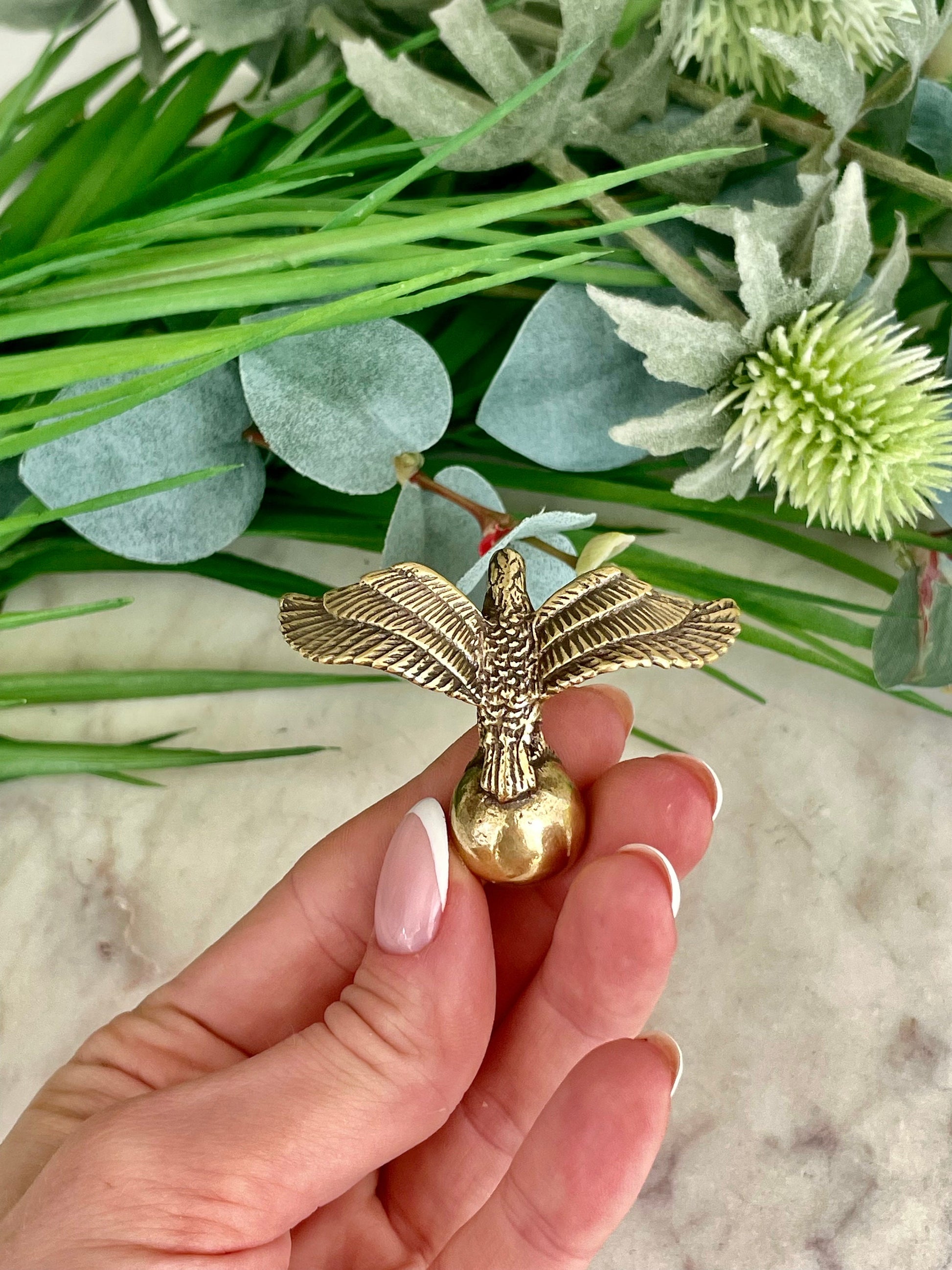 Solid brass Eagle on globe Figurine, American Eagle statue, Eagle ornament, Creative paperweight