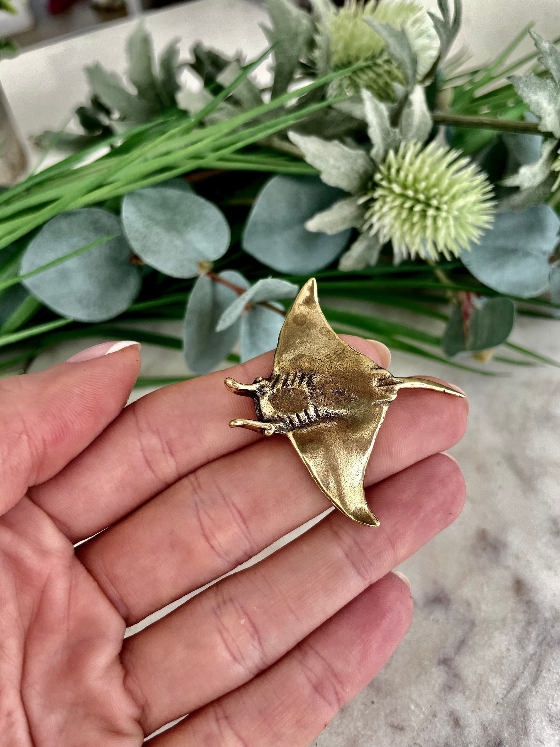 Beautiful fine lifelike Manta Ray figurine, Sea-life ornament, Devil fish miniature, sea inspired trinket