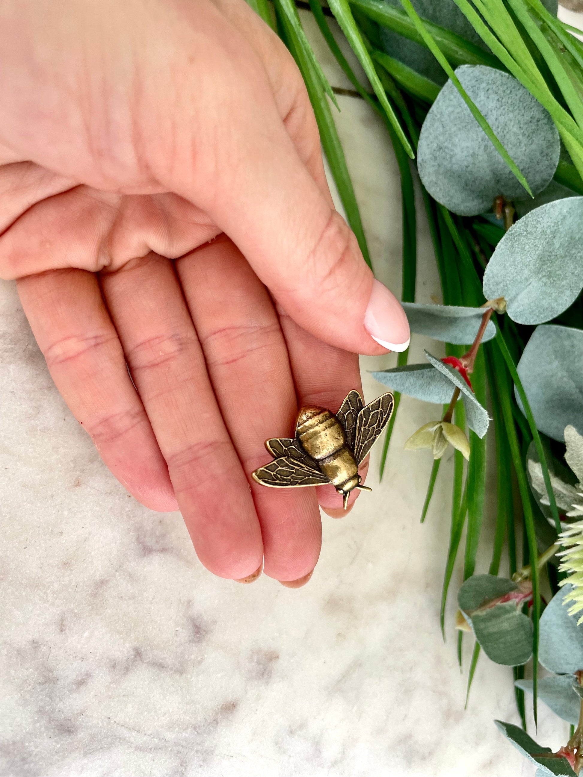 Devine flying honey bee, fine solid brass figurine, desktop decor, meaningful gift, cute little gift, meaningful gift, insect lover gift