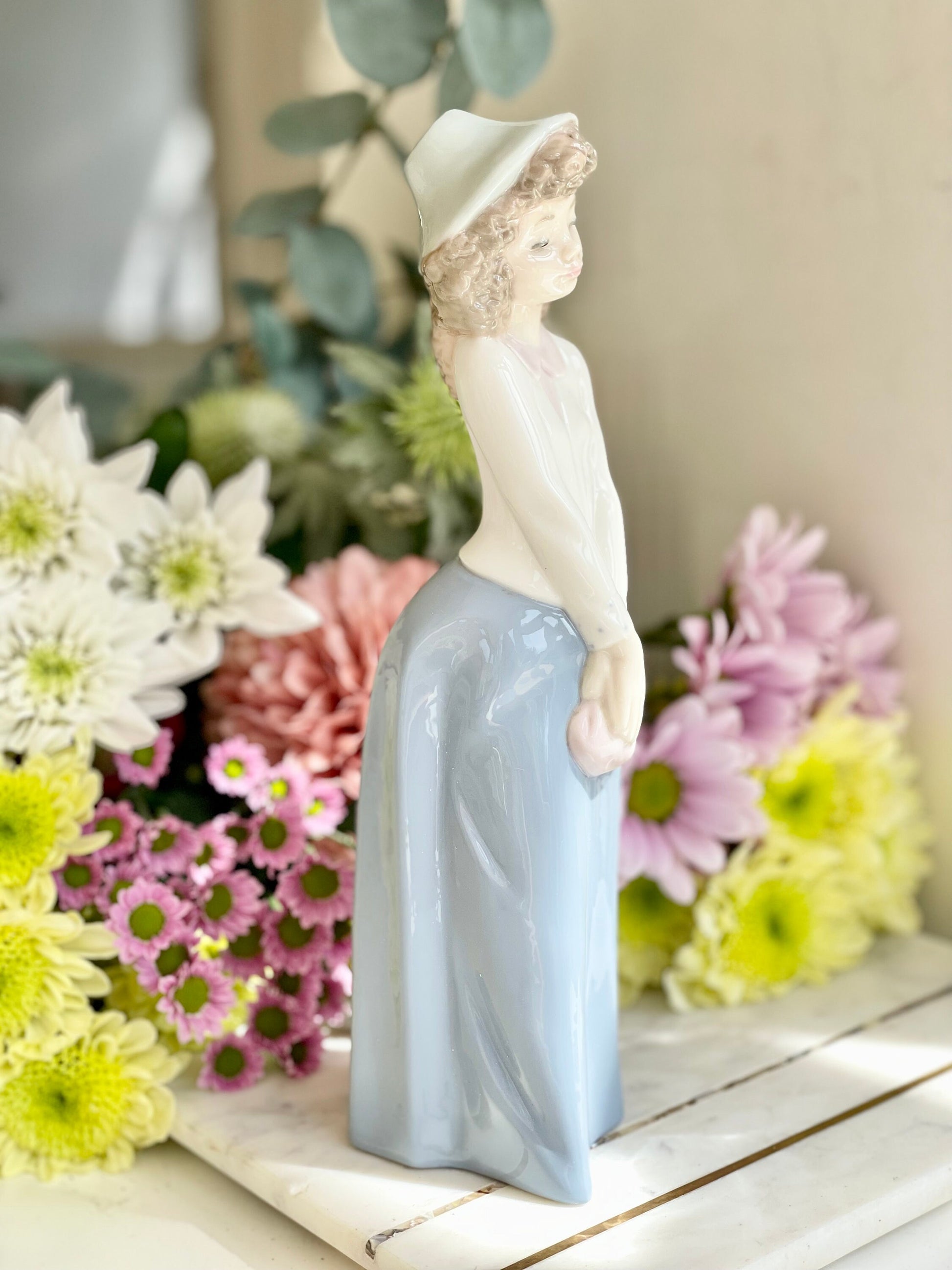 Lladro NAO Figurine Too Cute Girl With Handbag - Boxed