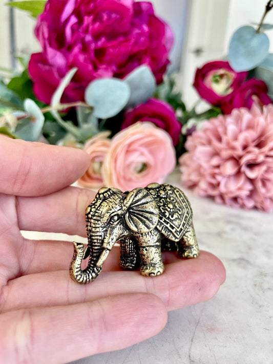 Solid brass Indian elephant figurine, beautiful boho decor, collectible elephant, traditional style Animal miniature