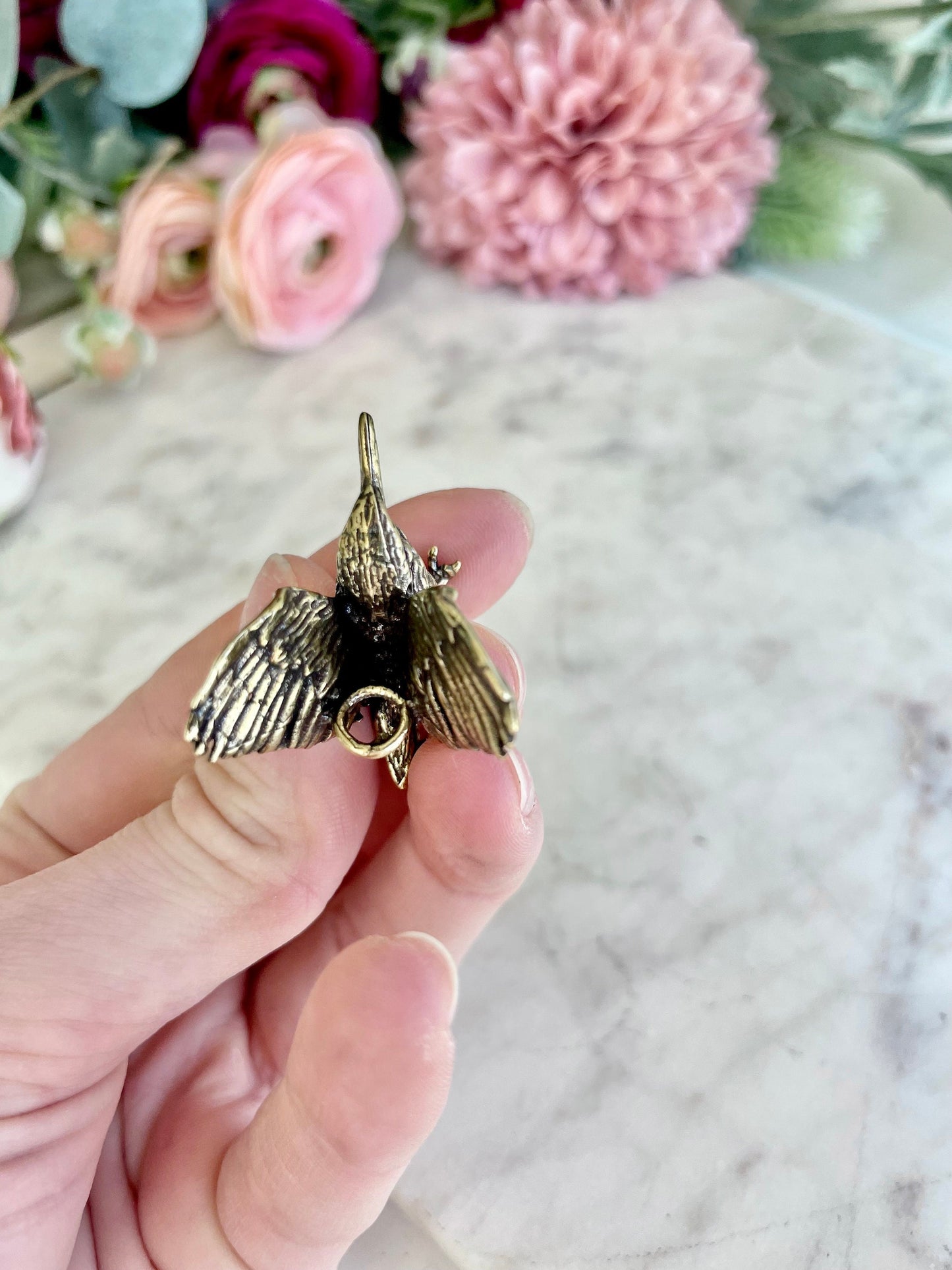 Flying Hummingbird Brass pendant, lifelike solid brass colibri figurine, Curious hummingbird figure, humming-bird Keychain