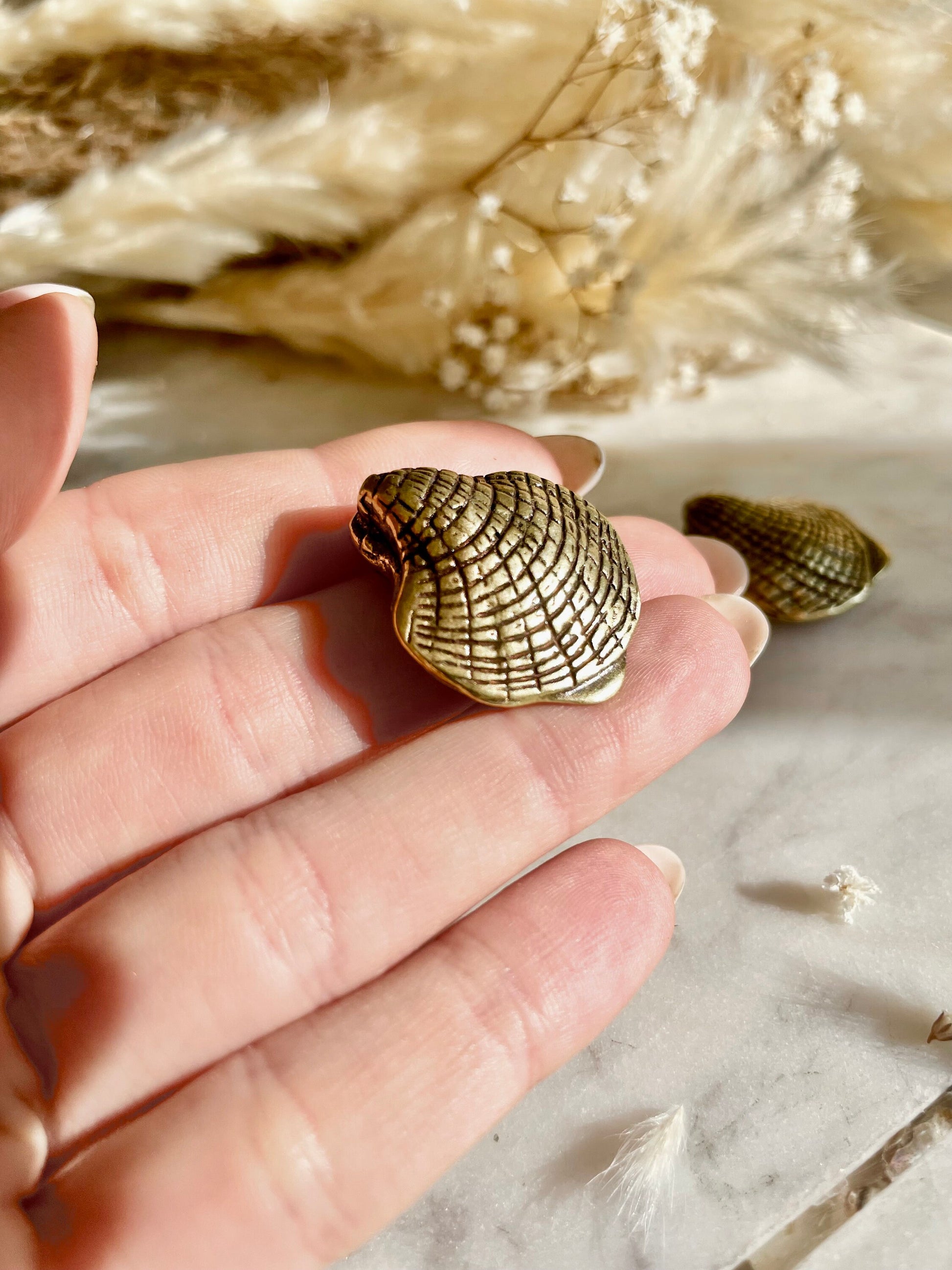 Little seaside souvenir, solid brass seashell figurine, ocean art scallop miniature, sea-themed decoration, a reminder of summer and beach