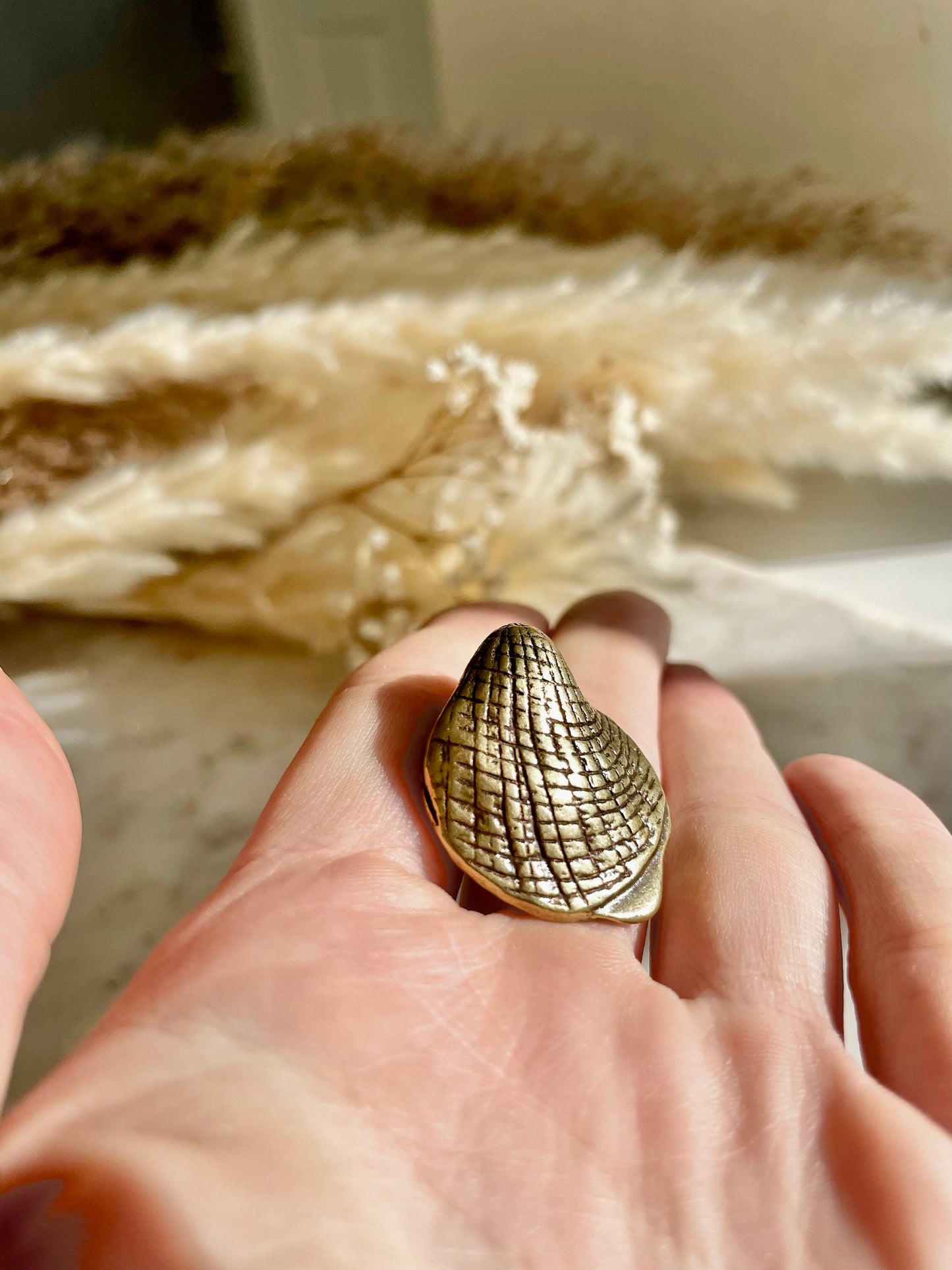 Little seaside souvenir, solid brass seashell figurine, ocean art scallop miniature, sea-themed decoration, a reminder of summer and beach