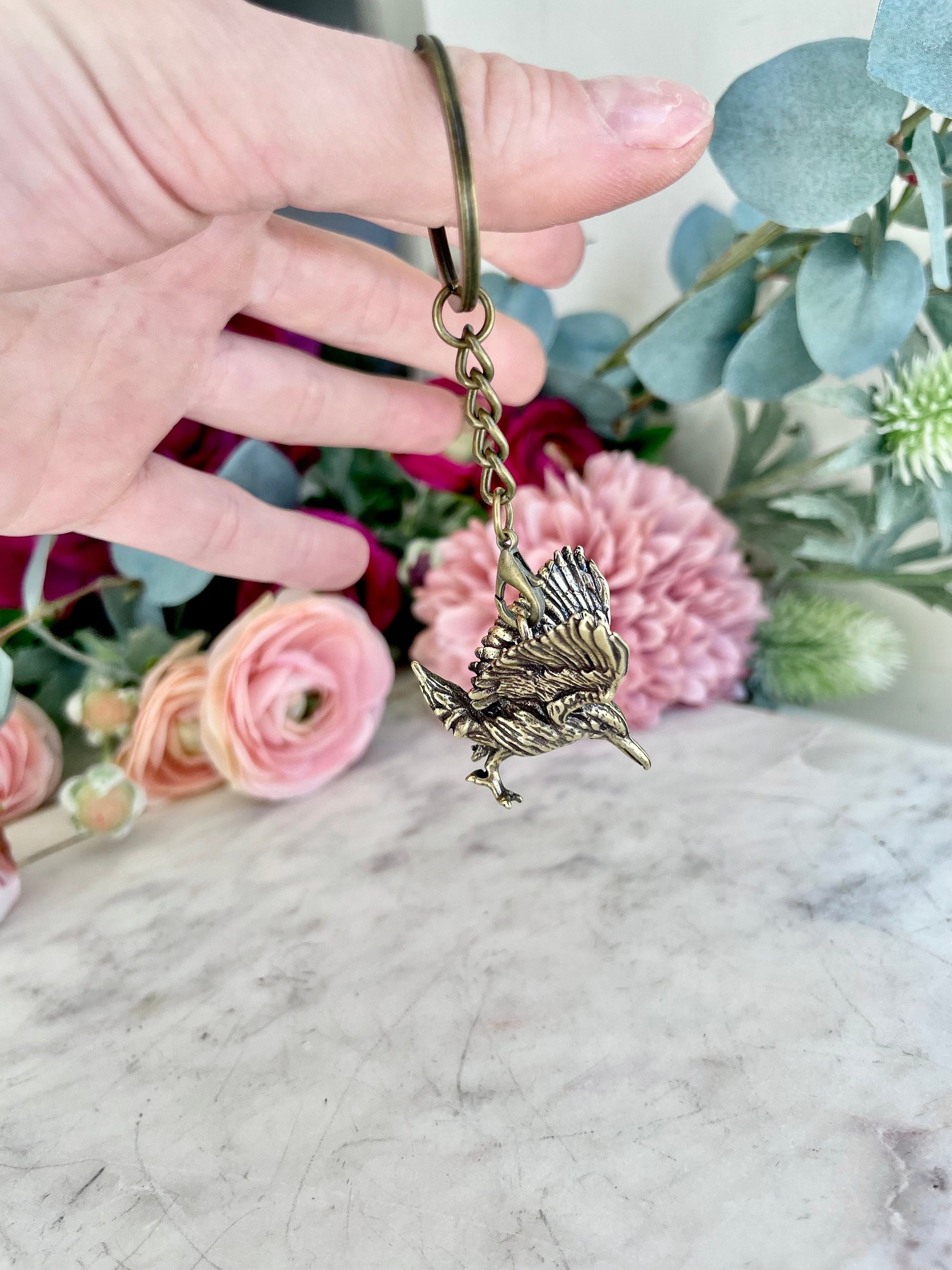 Flying Hummingbird Brass pendant, lifelike solid brass colibri figurine, Curious hummingbird figure, humming-bird Keychain
