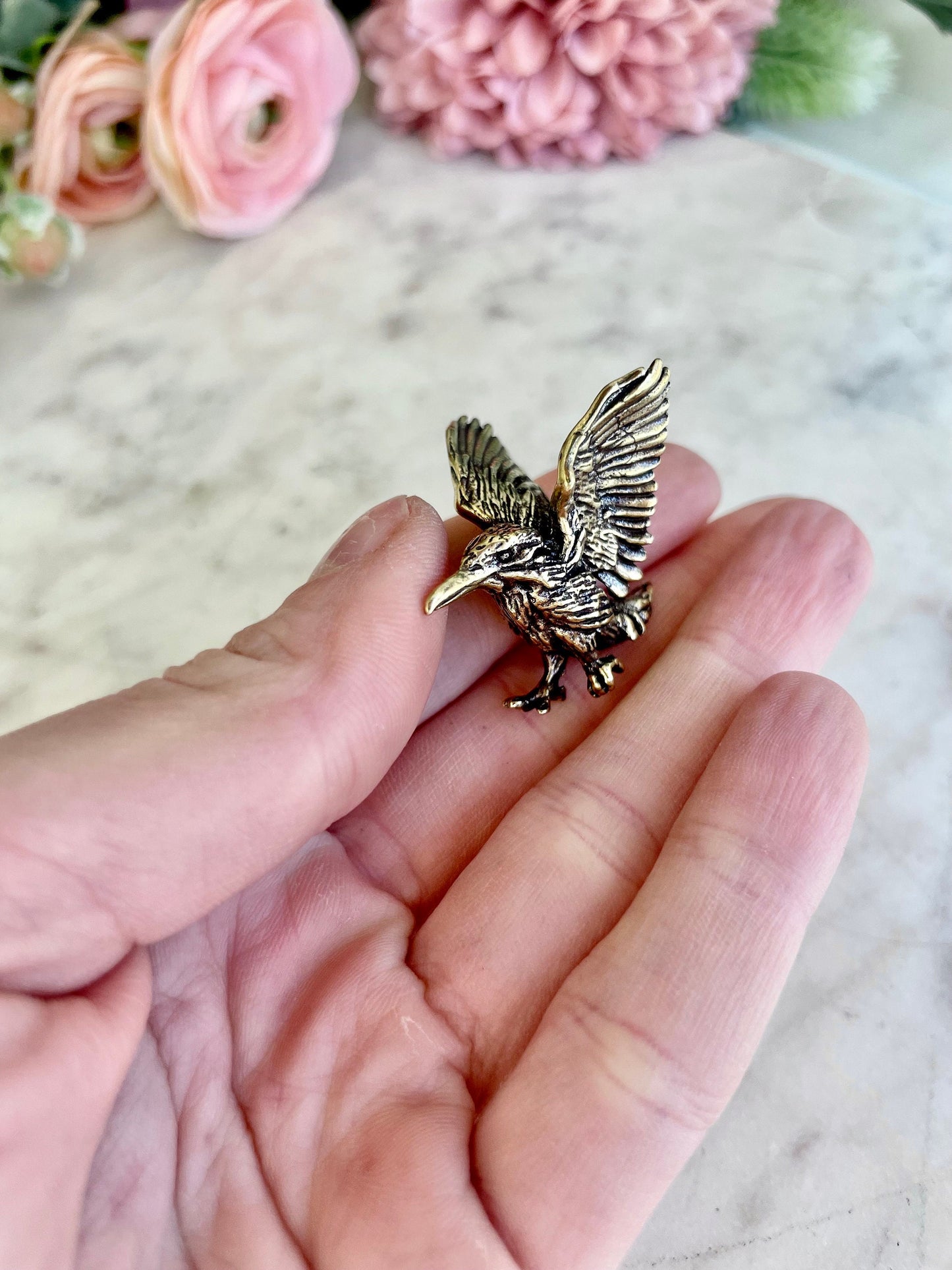 Flying Hummingbird Brass pendant, lifelike solid brass colibri figurine, Curious hummingbird figure, humming-bird Keychain