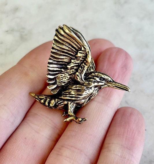 Flying Hummingbird Brass pendant, lifelike solid brass colibri figurine, Curious hummingbird figure, humming-bird Keychain