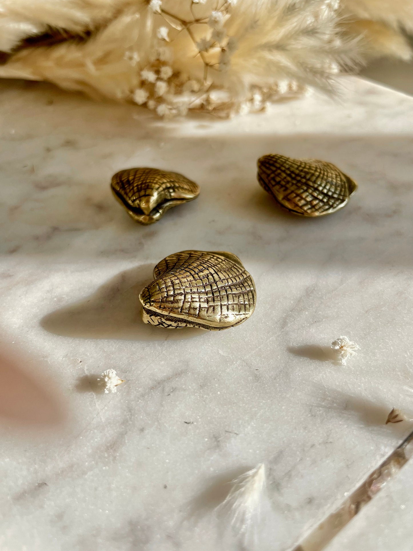 Little seaside souvenir, solid brass seashell figurine, ocean art scallop miniature, sea-themed decoration, a reminder of summer and beach