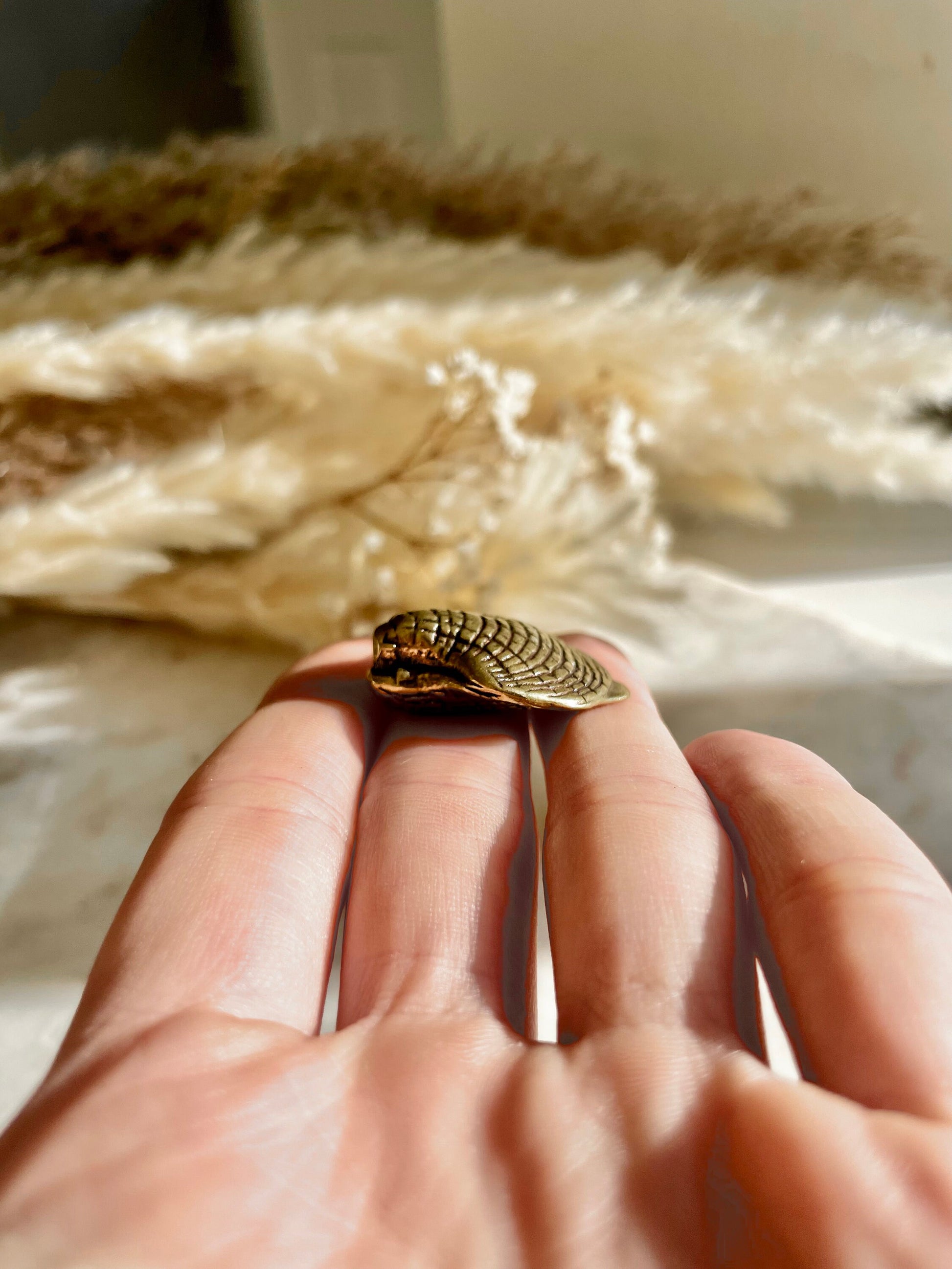 Little seaside souvenir, solid brass seashell figurine, ocean art scallop miniature, sea-themed decoration, a reminder of summer and beach
