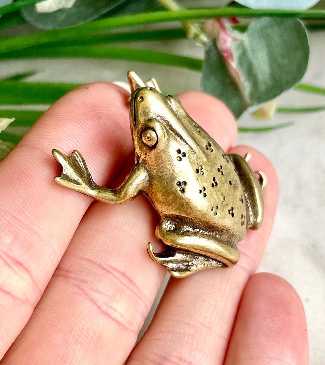 Fine Solid Brass Happy Frog figurine, Big Frog Statue, Small Paperweight, Cute collectible figurine, Frog plant Accessory