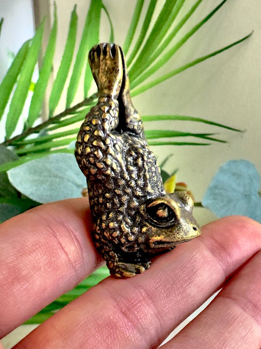 Solid brass Acrobatic Frog Figurine, Toad Statue Yoga Handstand Pose, Creative Desktop decoration
