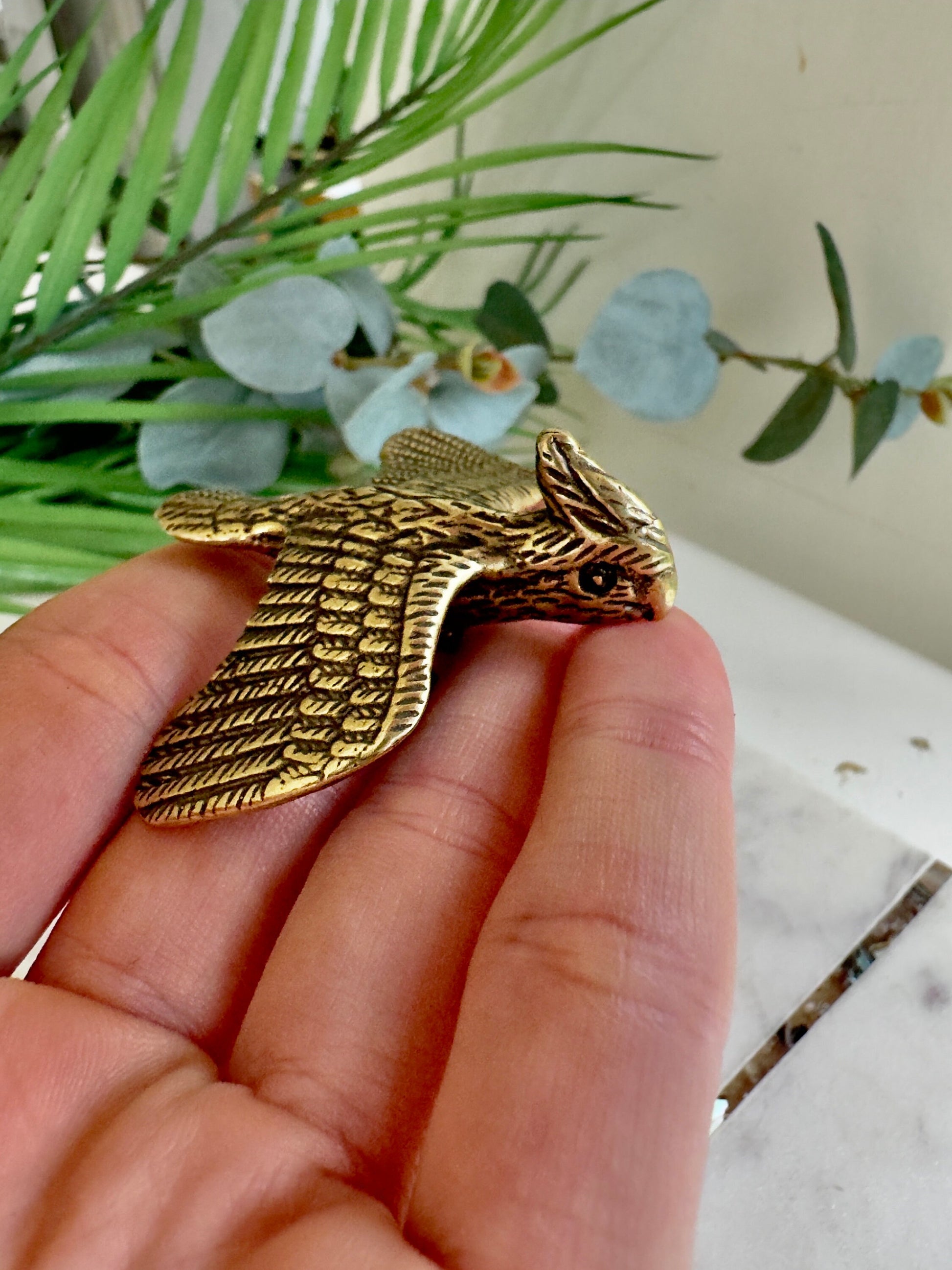 Brass Cockatoo Figurine: Elegant Sculpture for Bird Lovers