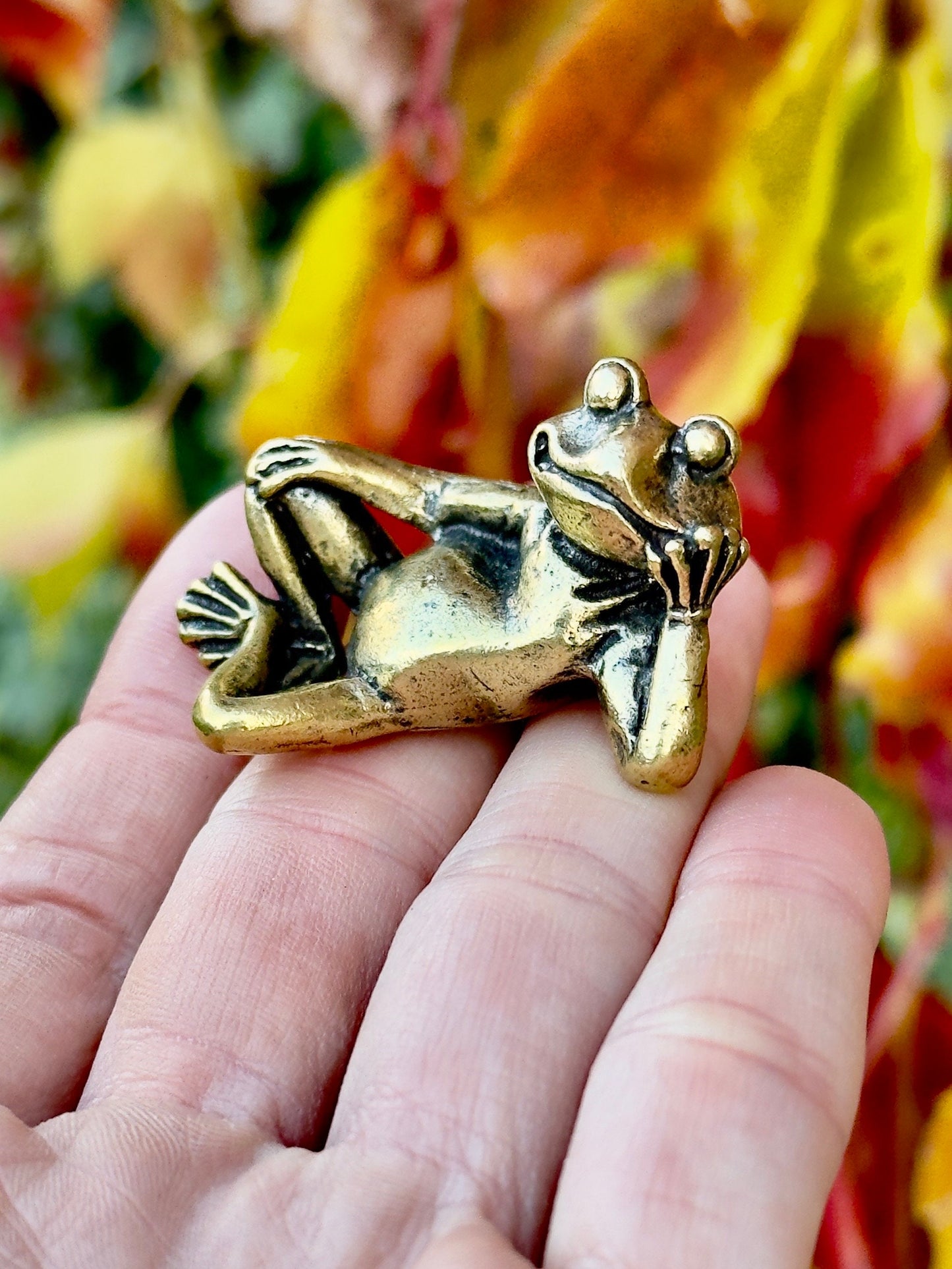 Solid brass Dreaming Frog Statuette, Decoration Ornament Cute frog, Sculpture Thinking Frog, Office Desktop Ornament, paperweight