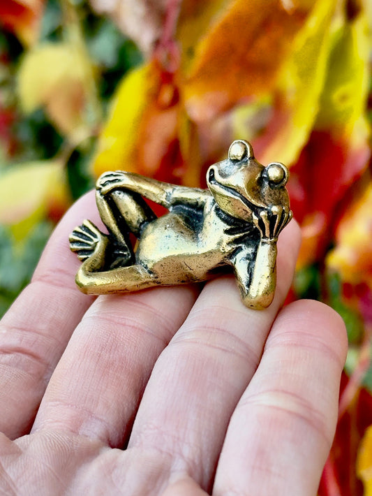 Solid brass Dreaming Frog Statuette, Decoration Ornament Cute frog, Sculpture Thinking Frog, Office Desktop Ornament, paperweight