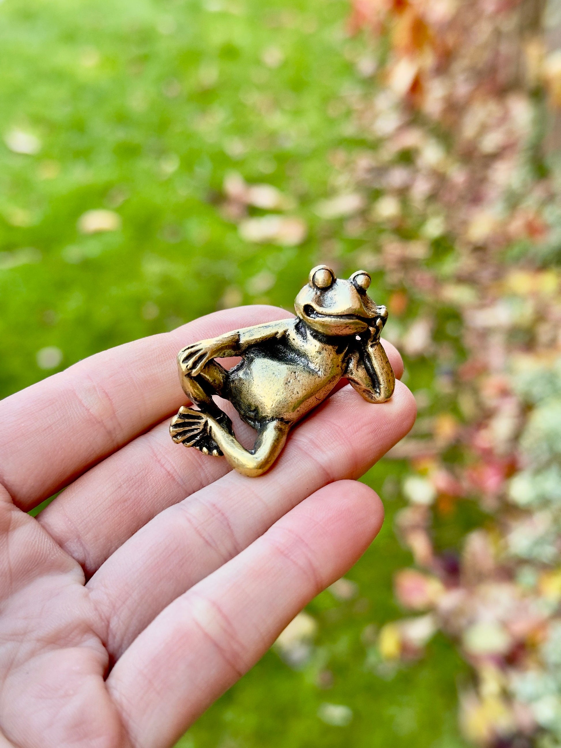 Solid brass Dreaming Frog Statuette, Decoration Ornament Cute frog, Sculpture Thinking Frog, Office Desktop Ornament, paperweight