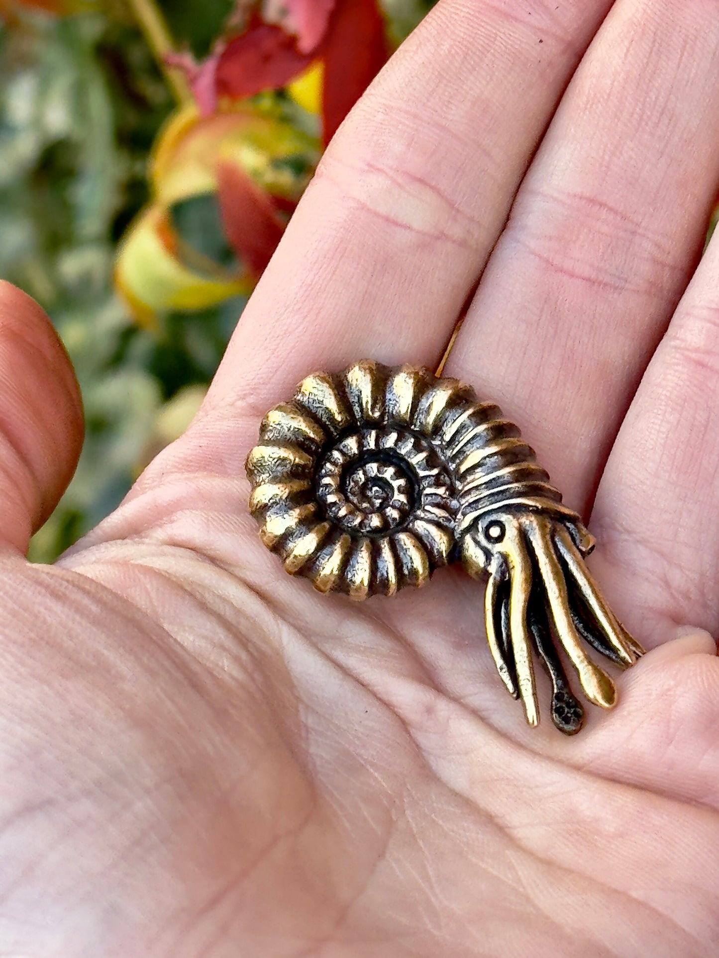 Lifelike Nautilidae Brass Ornament, Realistic Sea World Creature, Beautiful gift for Ocean lover, ancient pelagic marine mollusc Figurine