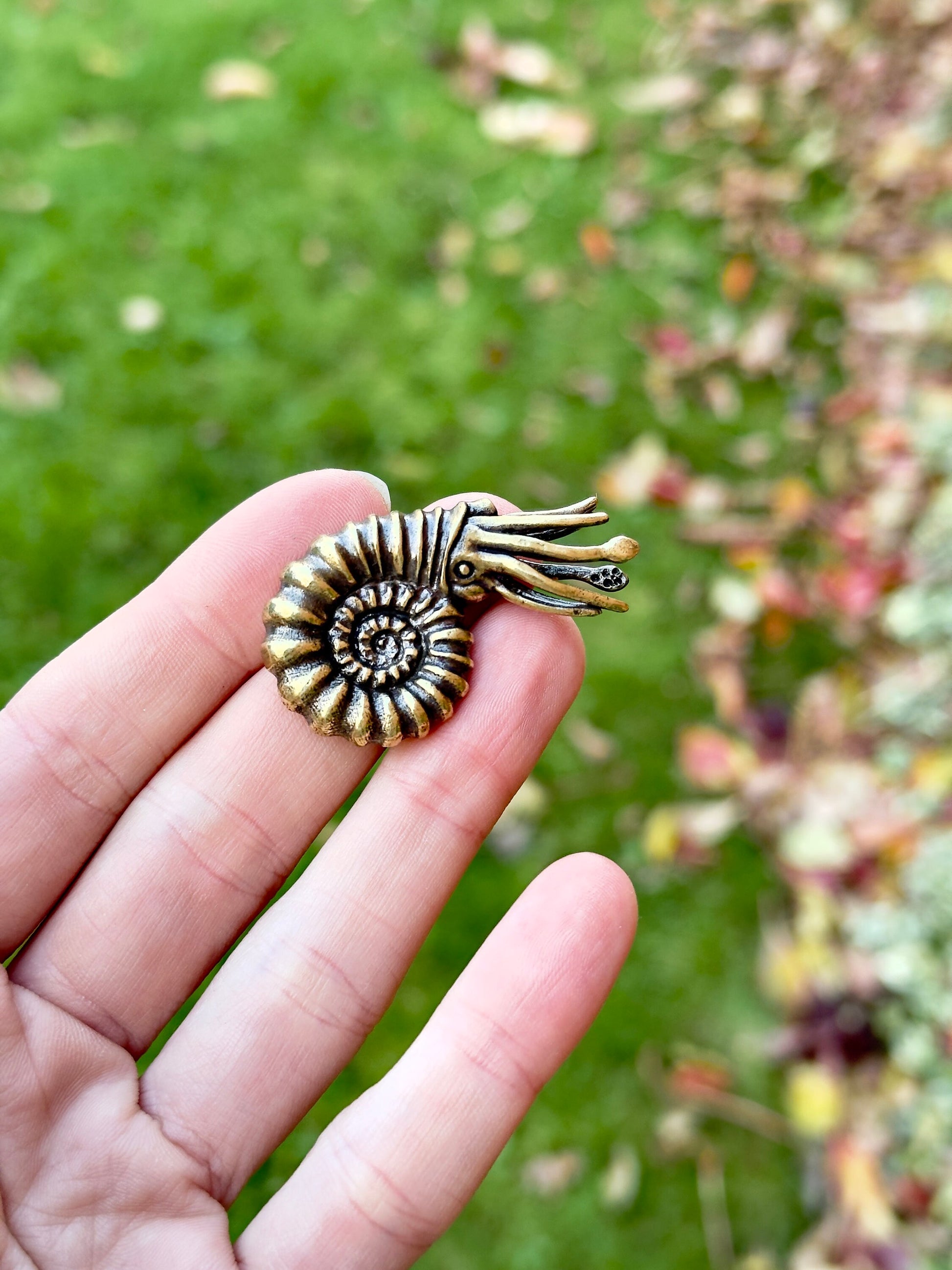 Lifelike Nautilidae Brass Ornament, Realistic Sea World Creature, Beautiful gift for Ocean lover, ancient pelagic marine mollusc Figurine