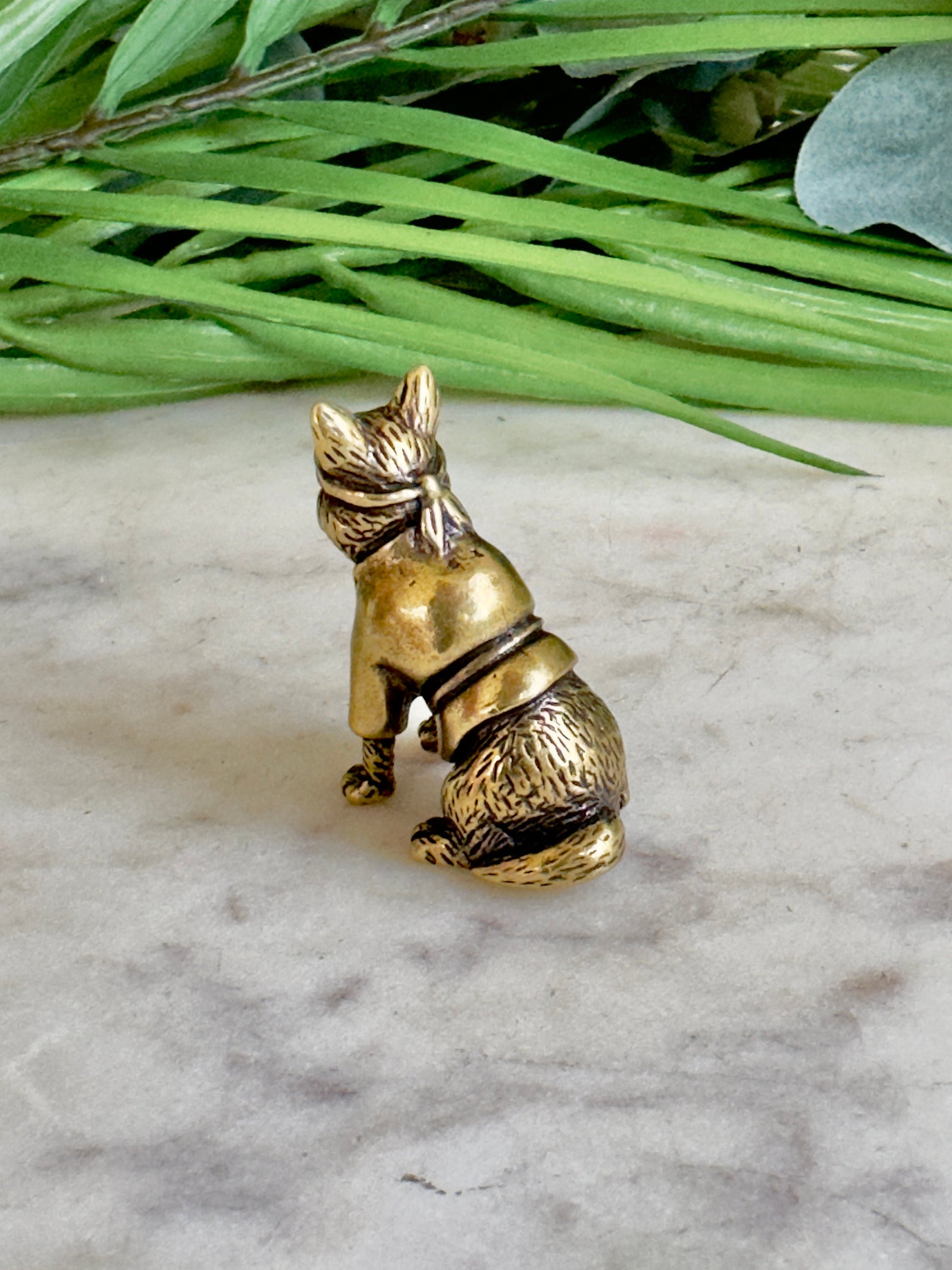 Karate dog figurine, Solid brass Akita figurine, Husky statuette, great gift for martial art lovers, Desktop decoration, judo friend
