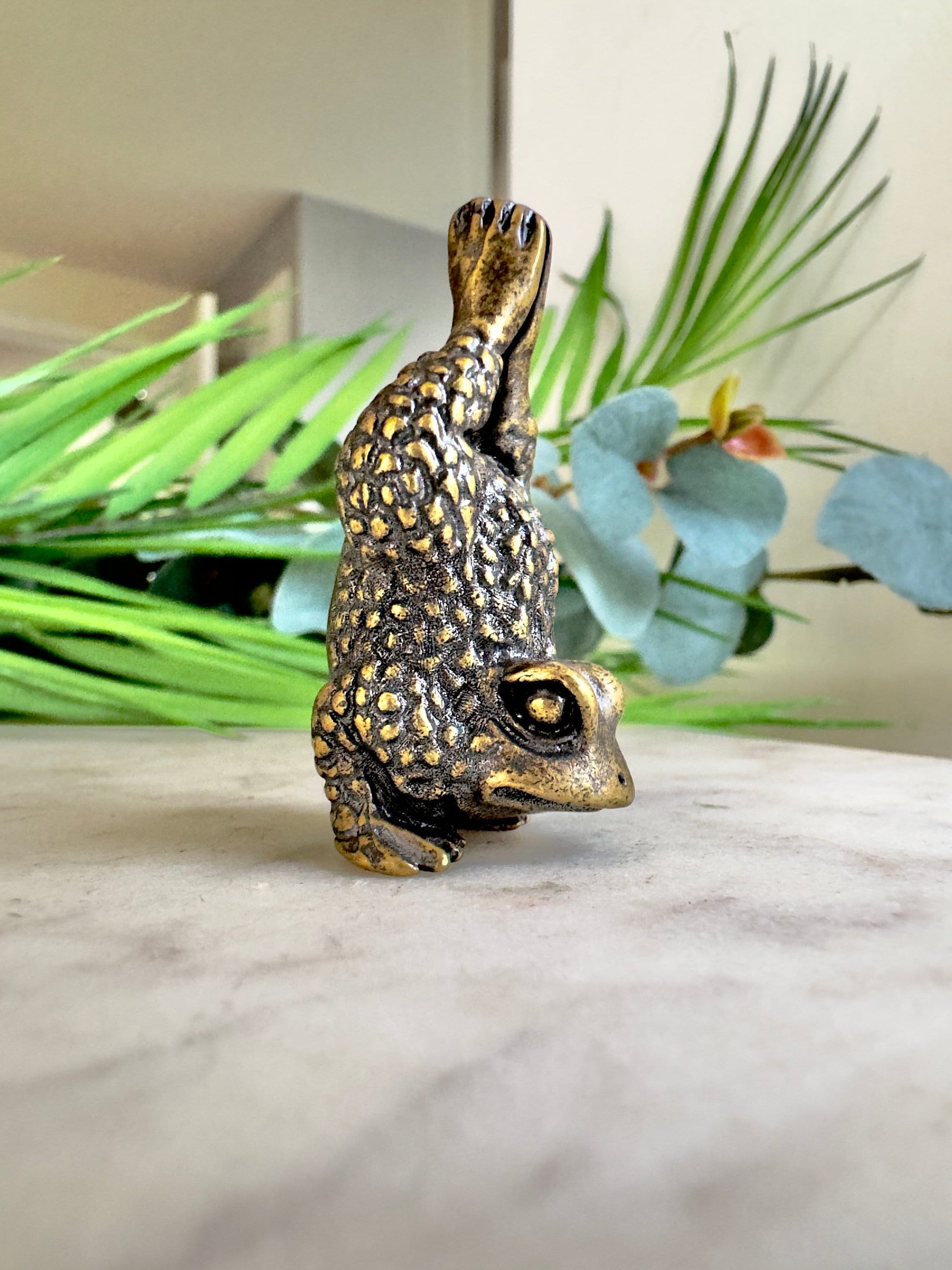 Solid brass Acrobatic Frog Figurine, Toad Statue Yoga Handstand Pose, Creative Desktop decoration