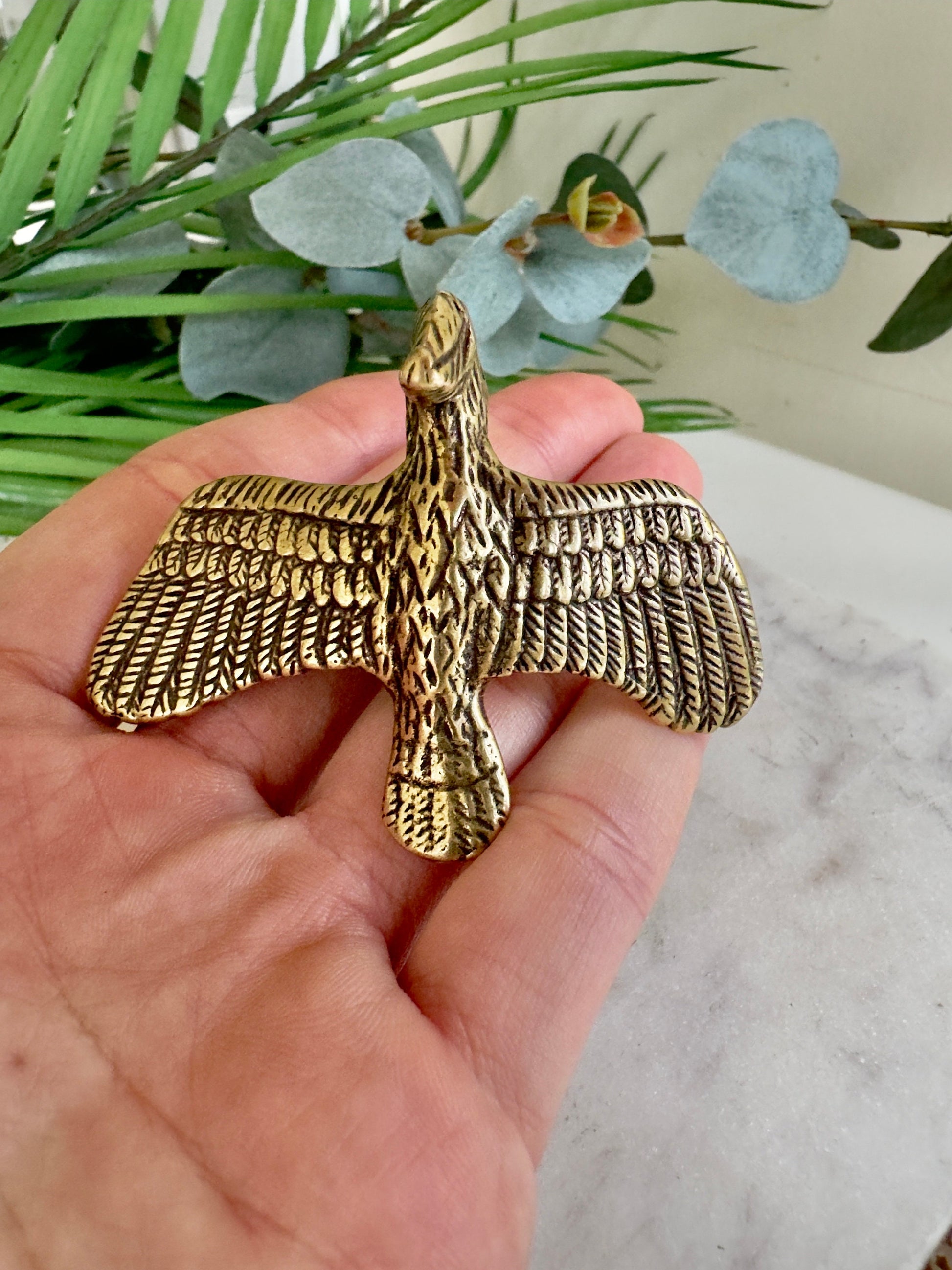 Brass Cockatoo Figurine: Elegant Sculpture for Bird Lovers
