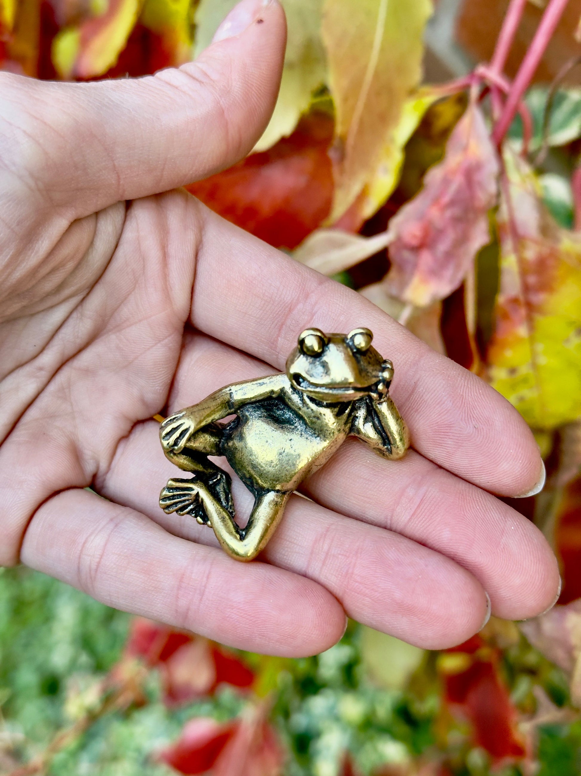 Solid brass Dreaming Frog Statuette, Decoration Ornament Cute frog, Sculpture Thinking Frog, Office Desktop Ornament, paperweight