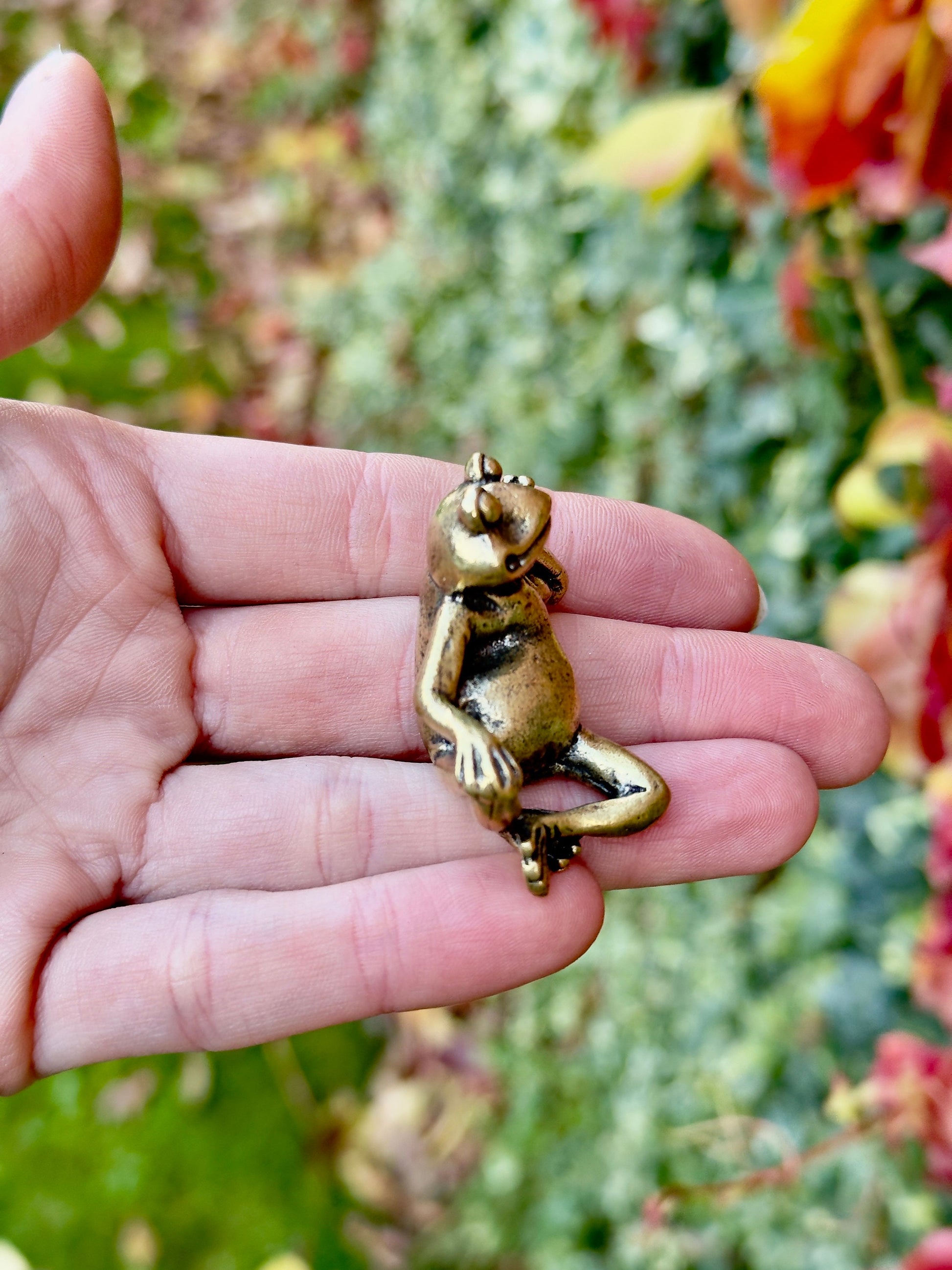 Solid brass Dreaming Frog Statuette, Decoration Ornament Cute frog, Sculpture Thinking Frog, Office Desktop Ornament, paperweight