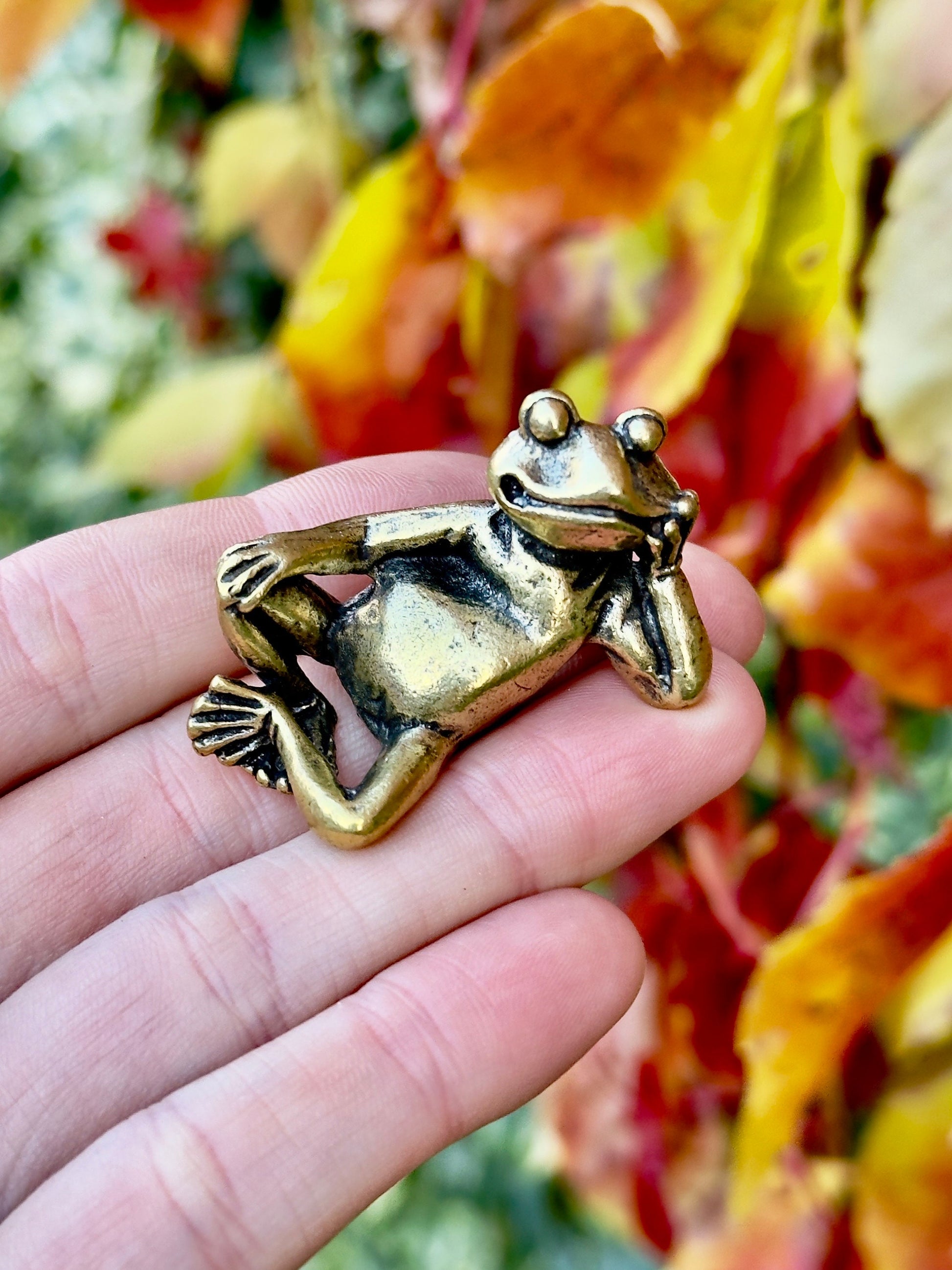 Solid brass Dreaming Frog Statuette, Decoration Ornament Cute frog, Sculpture Thinking Frog, Office Desktop Ornament, paperweight