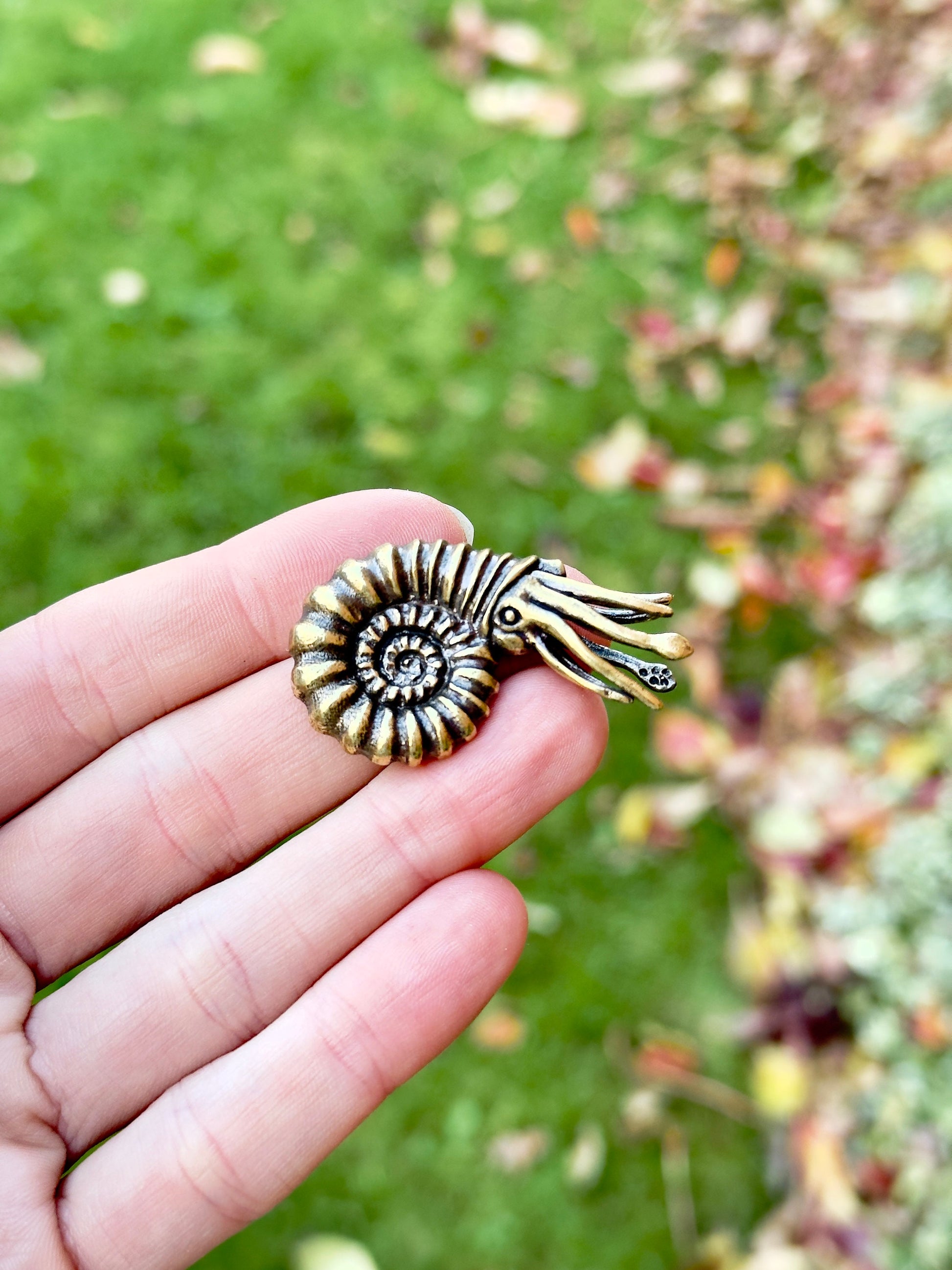 Lifelike Nautilidae Brass Ornament, Realistic Sea World Creature, Beautiful gift for Ocean lover, ancient pelagic marine mollusc Figurine