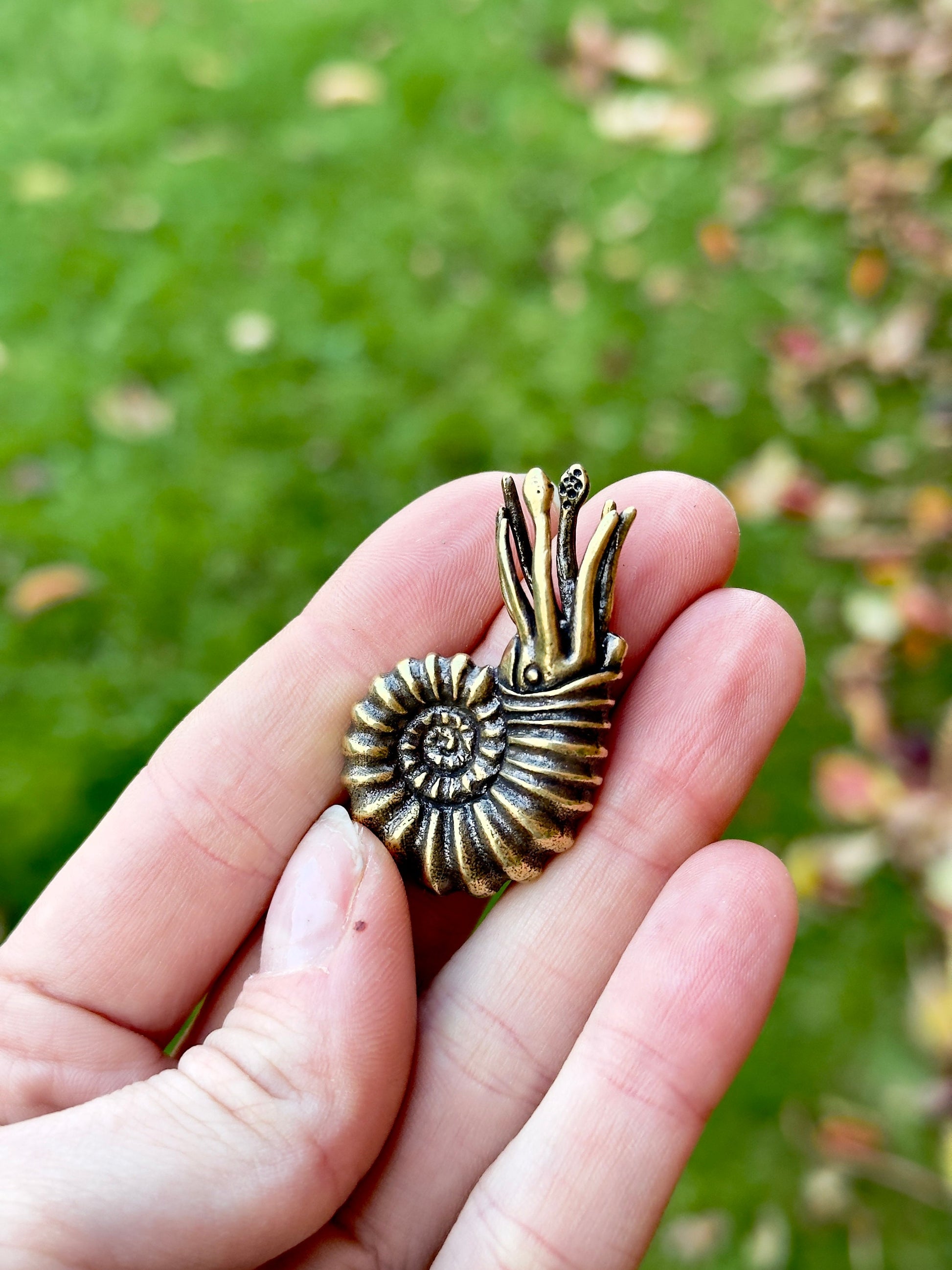 Lifelike Nautilidae Brass Ornament, Realistic Sea World Creature, Beautiful gift for Ocean lover, ancient pelagic marine mollusc Figurine