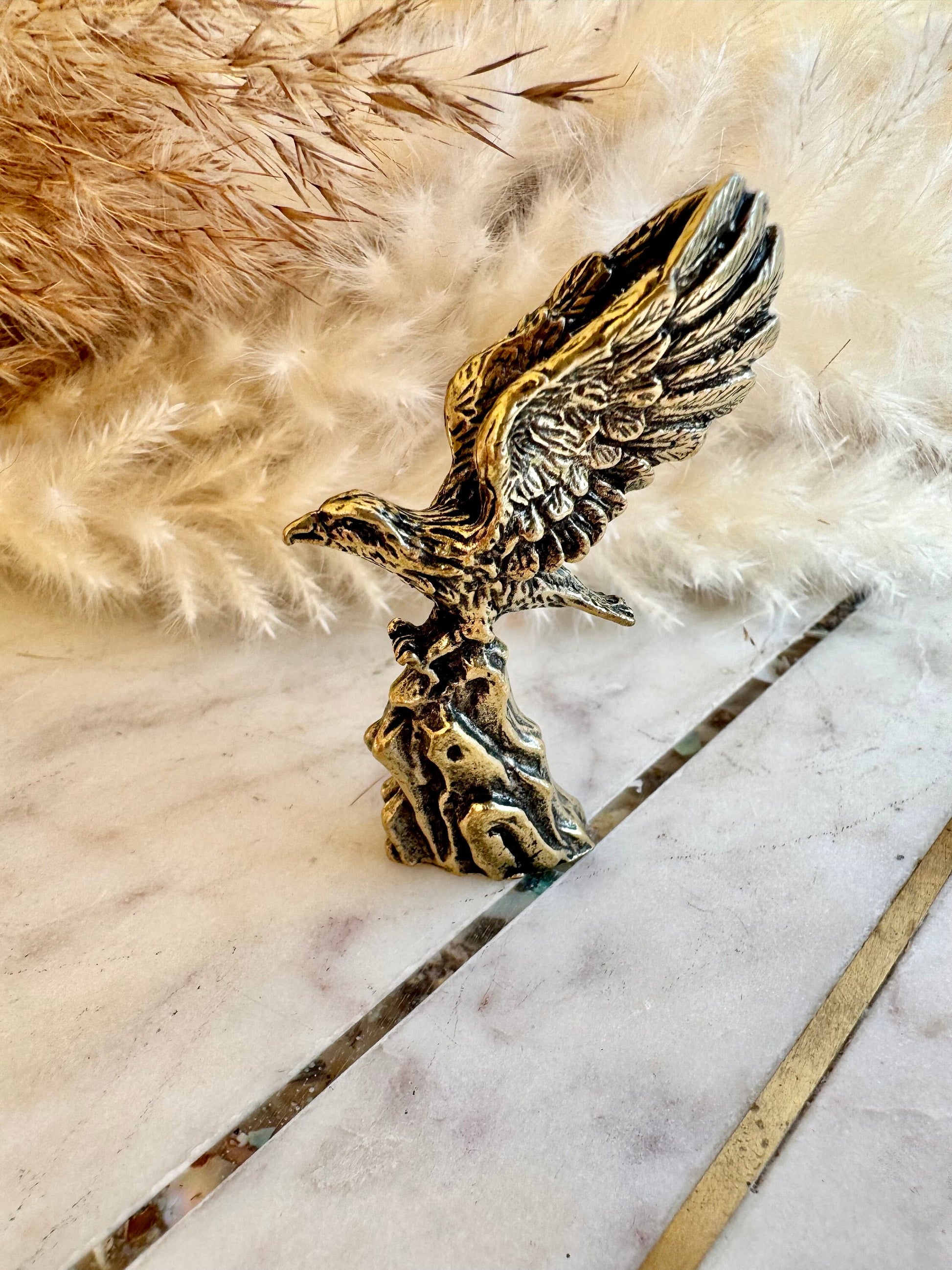 Flying eagle statuette, fine lifelike solid brass figurine, golden desktop decor, creative boss, brass eagle figurine, vintage style bird