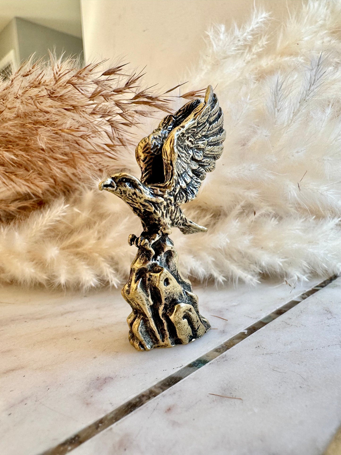 Flying eagle statuette, fine lifelike solid brass figurine, golden desktop decor, creative boss, brass eagle figurine, vintage style bird