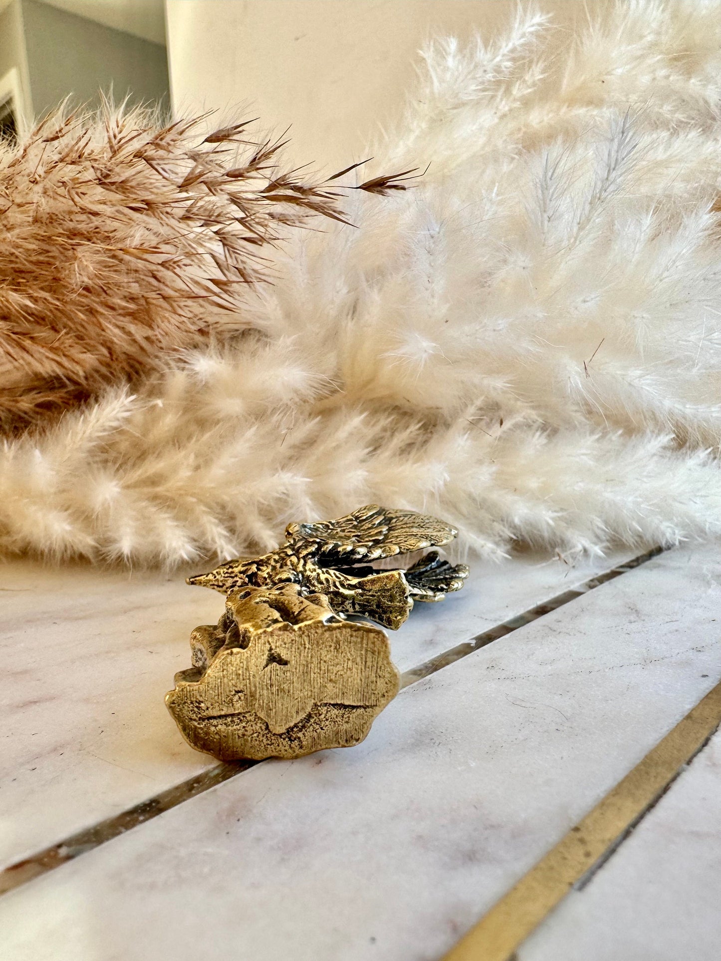 Flying eagle statuette, fine lifelike solid brass figurine, golden desktop decor, creative boss, brass eagle figurine, vintage style bird
