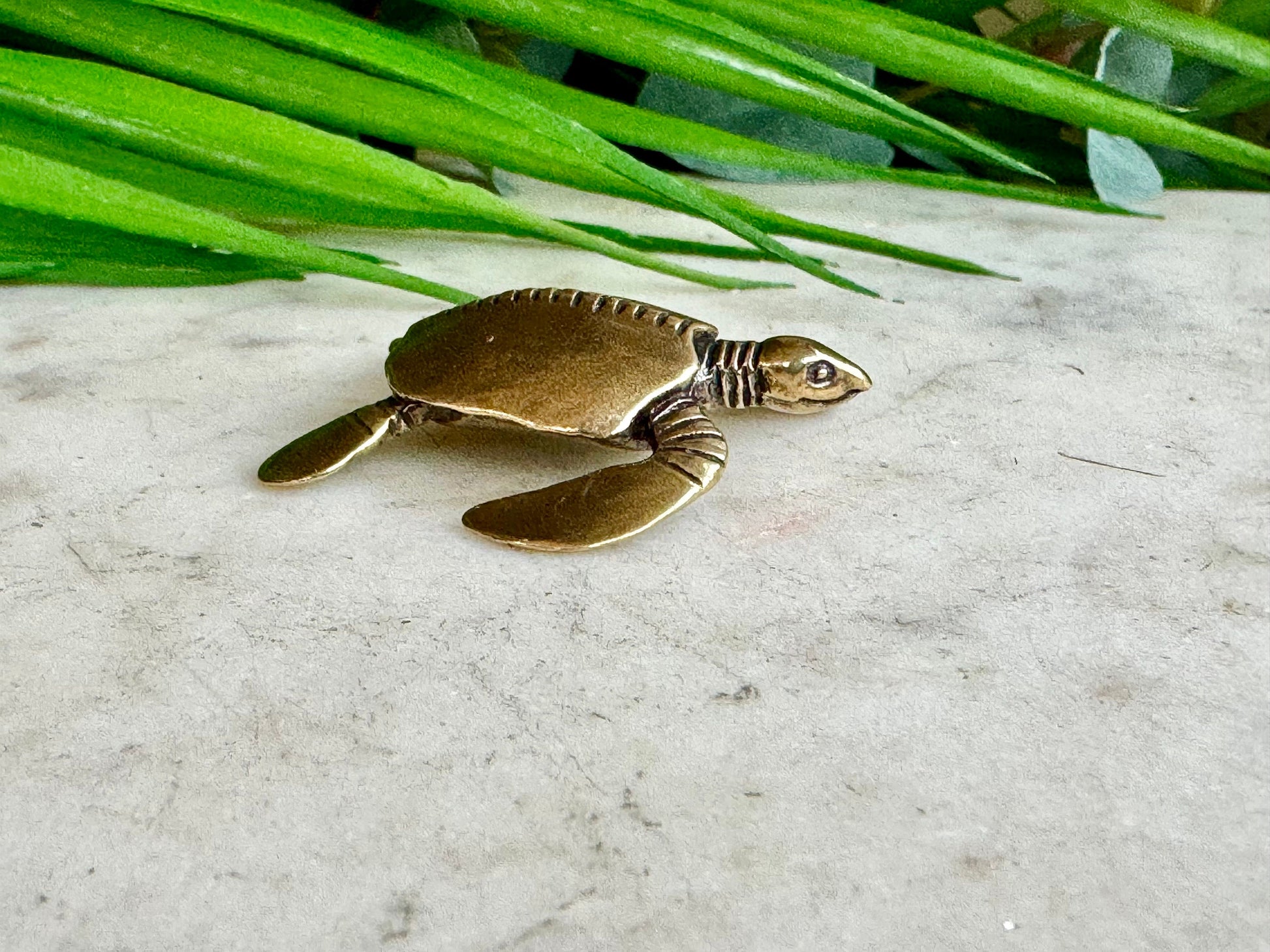 Lifelike leather sea turtle, Solid Brass turtle Statue, Lifelike Decoration, Paperweight, Pen Holder, Brush Holder, Novelty Gift