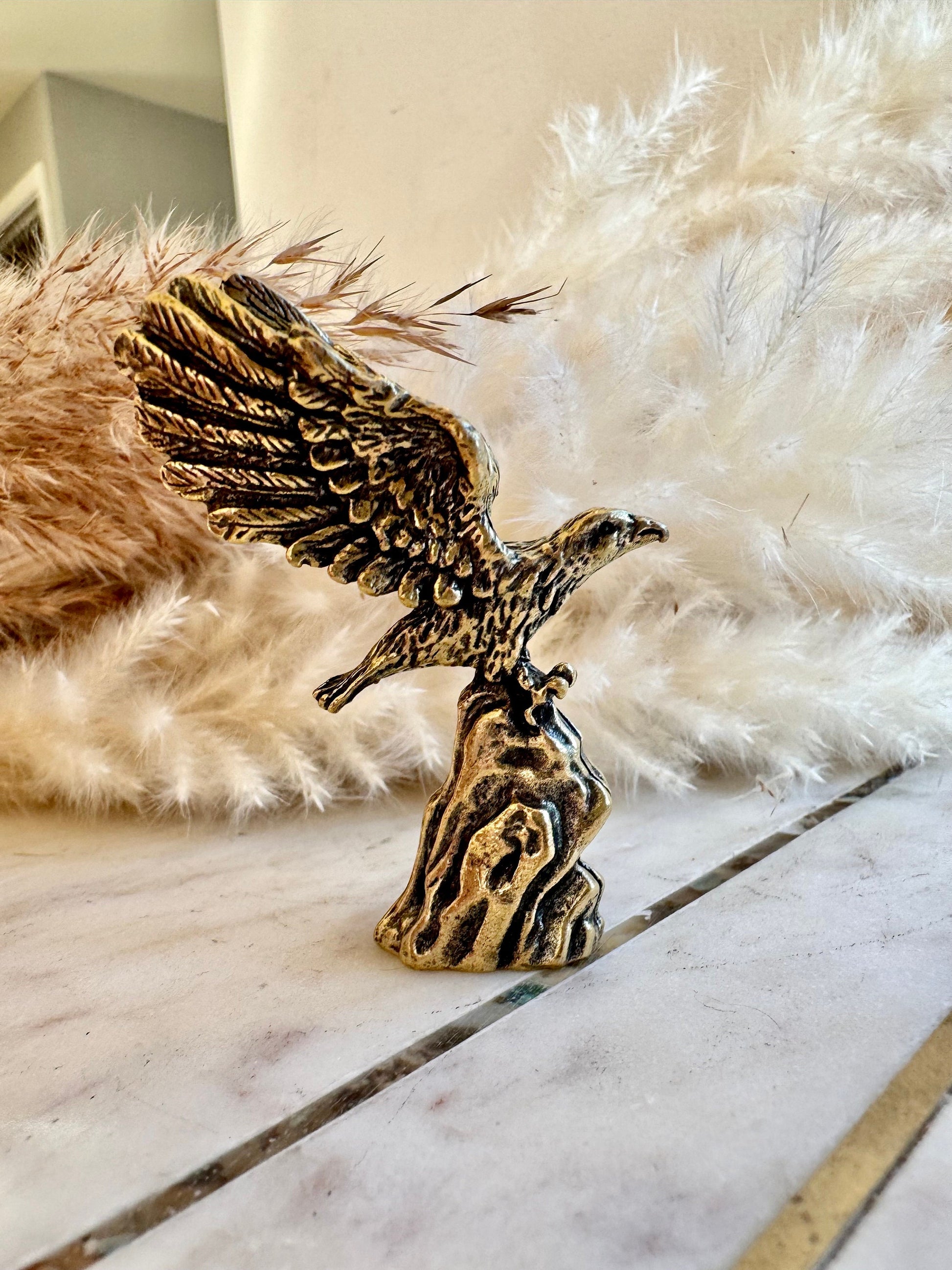 Flying eagle statuette, fine lifelike solid brass figurine, golden desktop decor, creative boss, brass eagle figurine, vintage style bird