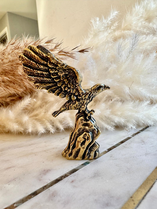 Flying eagle statuette, fine lifelike solid brass figurine, golden desktop decor, creative boss, brass eagle figurine, vintage style bird