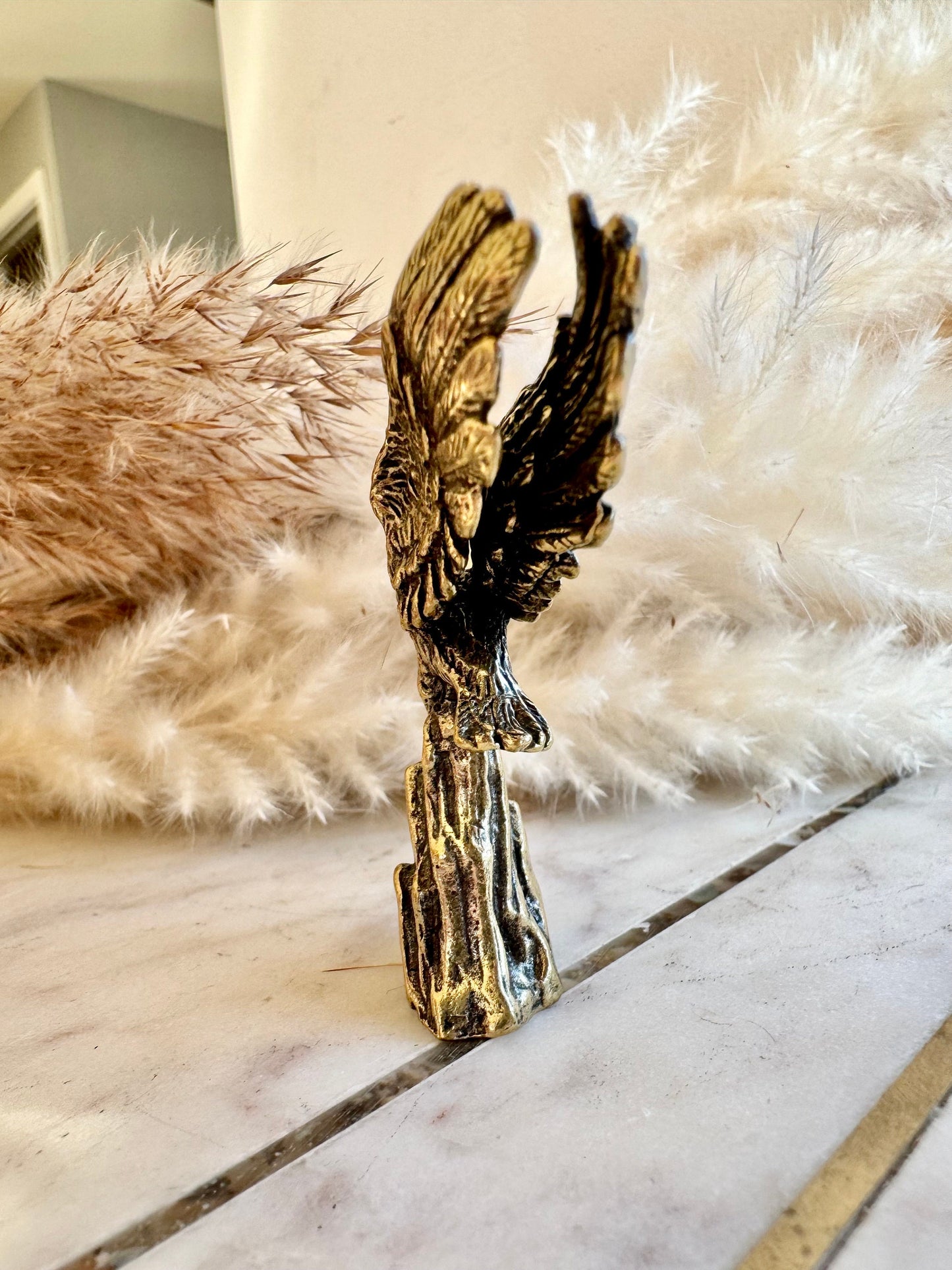 Flying eagle statuette, fine lifelike solid brass figurine, golden desktop decor, creative boss, brass eagle figurine, vintage style bird