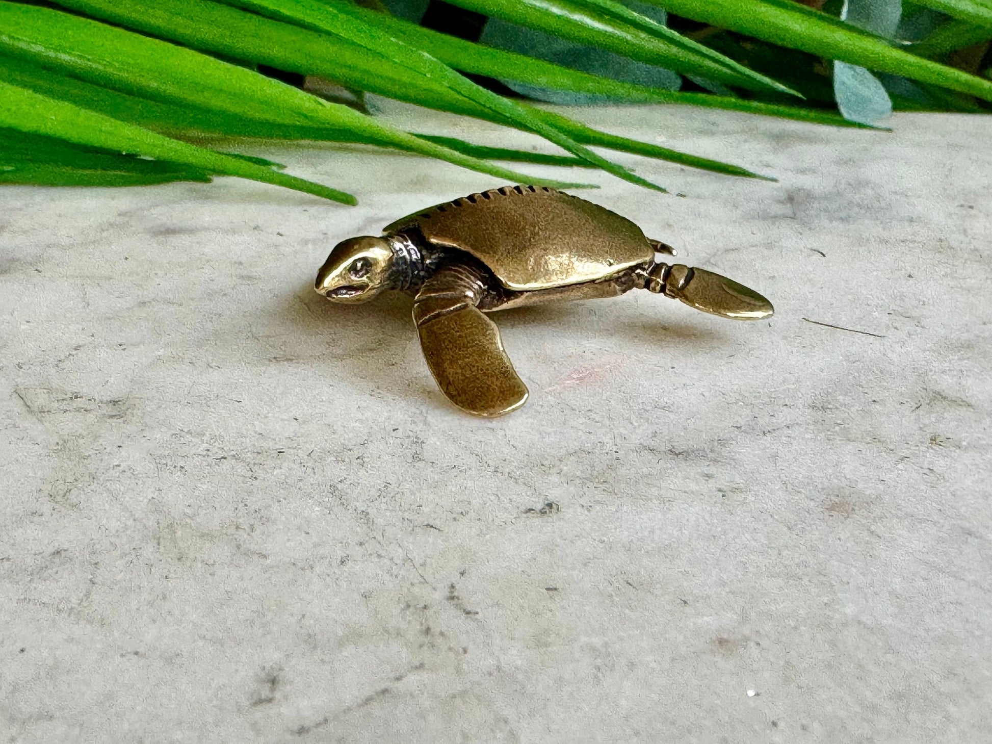 Lifelike leather sea turtle, Solid Brass turtle Statue, Lifelike Decoration, Paperweight, Pen Holder, Brush Holder, Novelty Gift