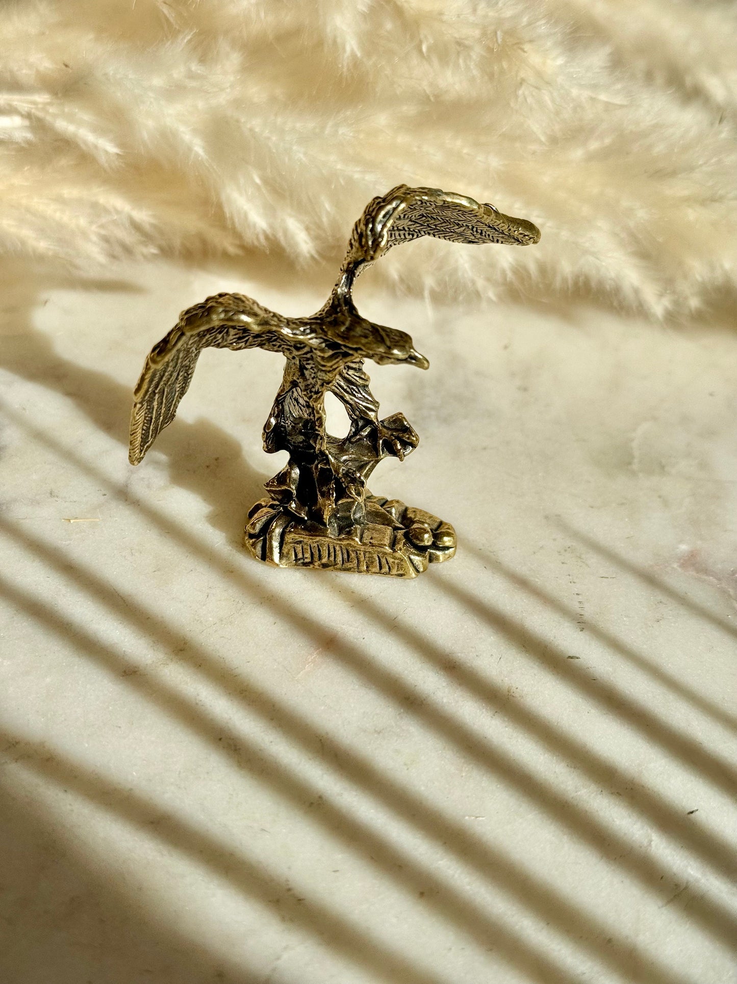 Hunting Eagle statuette, fine lifelike solid brass figurine, golden desktop decor, creative boss, brass eagle figurine, traditional style bi