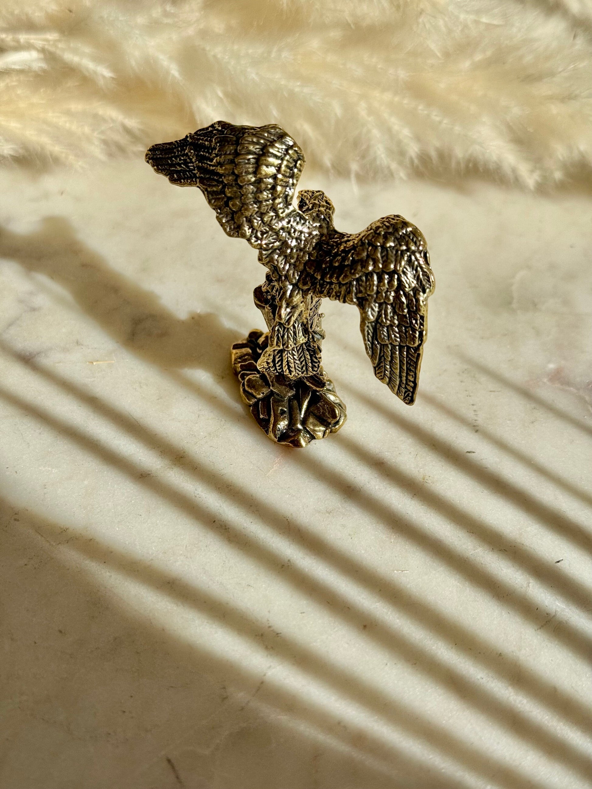 Hunting Eagle statuette, fine lifelike solid brass figurine, golden desktop decor, creative boss, brass eagle figurine, traditional style bi