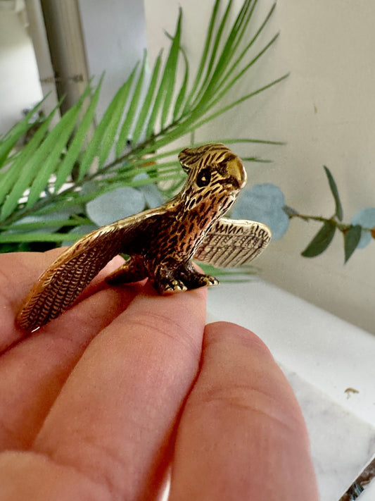 Brass Cockatoo Figurine: Elegant Sculpture for Bird Lovers