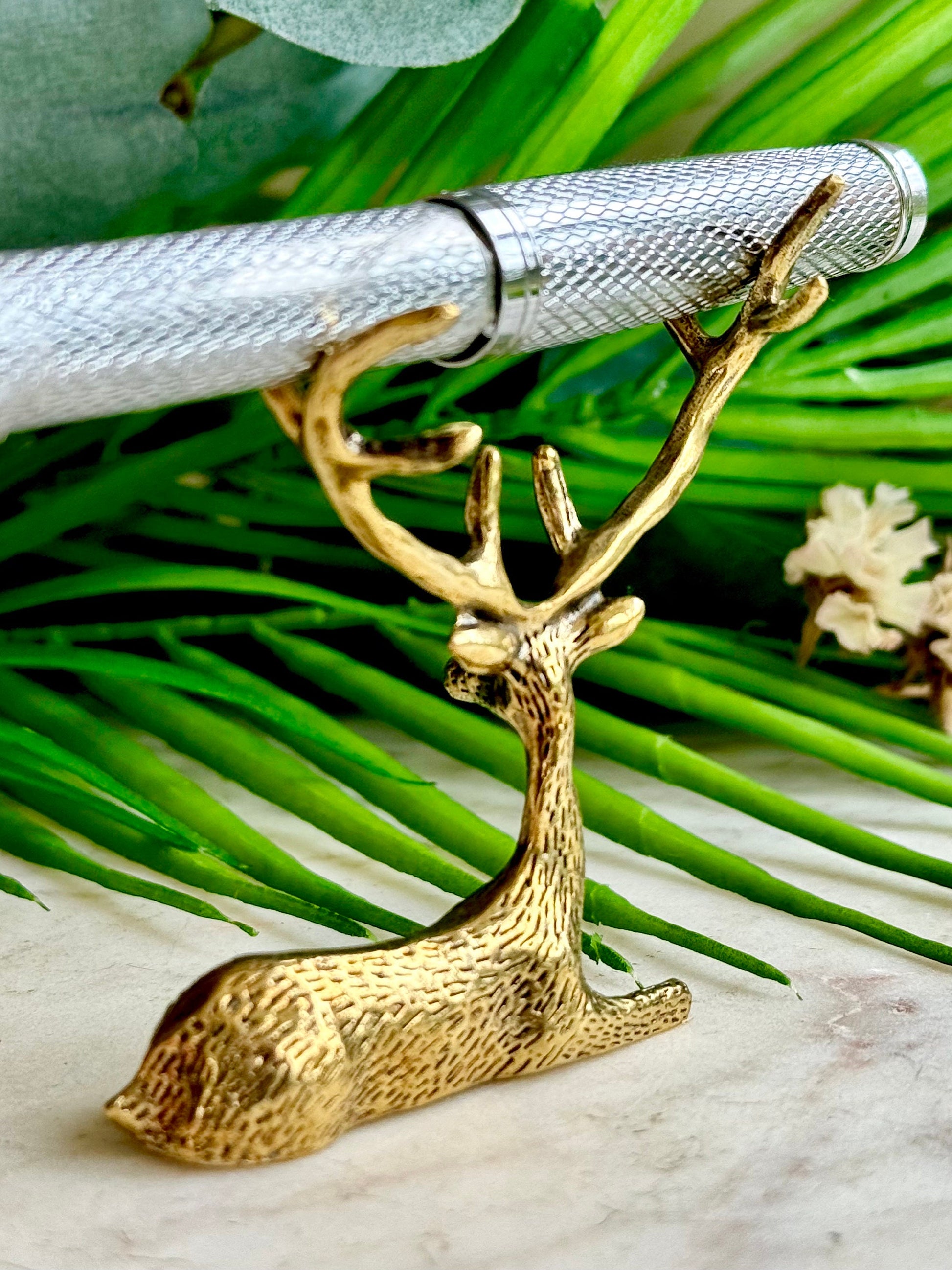 Unique style pen rest, solid brass deer statuette, metal fountain pen rest, Creative Brush holder, Luxury desk accessories, Christmas gift