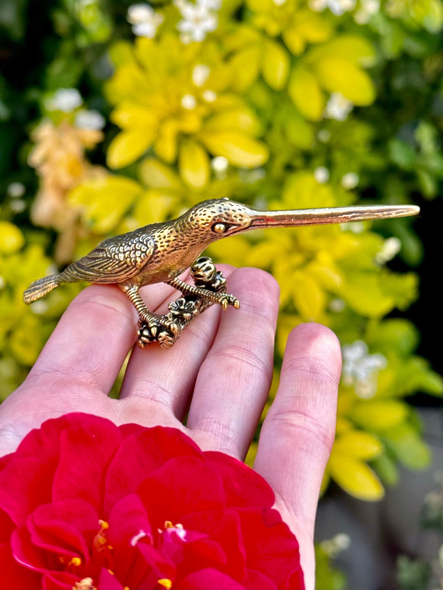 Charming Hummingbird Sculpture - Brass Spring Blossom Ornamen