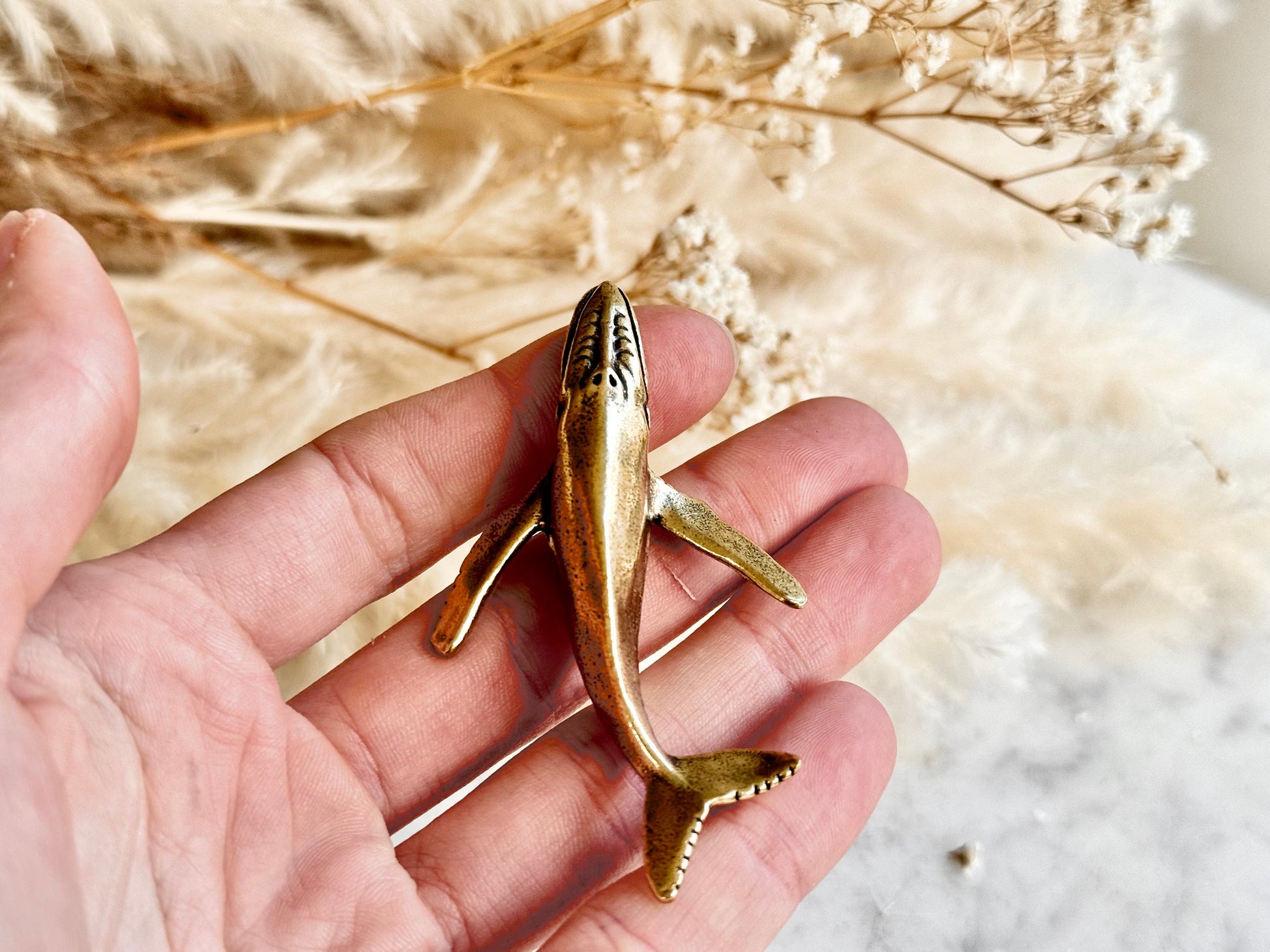 Lifelike solid brass sculptures humpback whale figurine, brass sea creatures ornament, paperweight metal figurine, ocean mammal creature