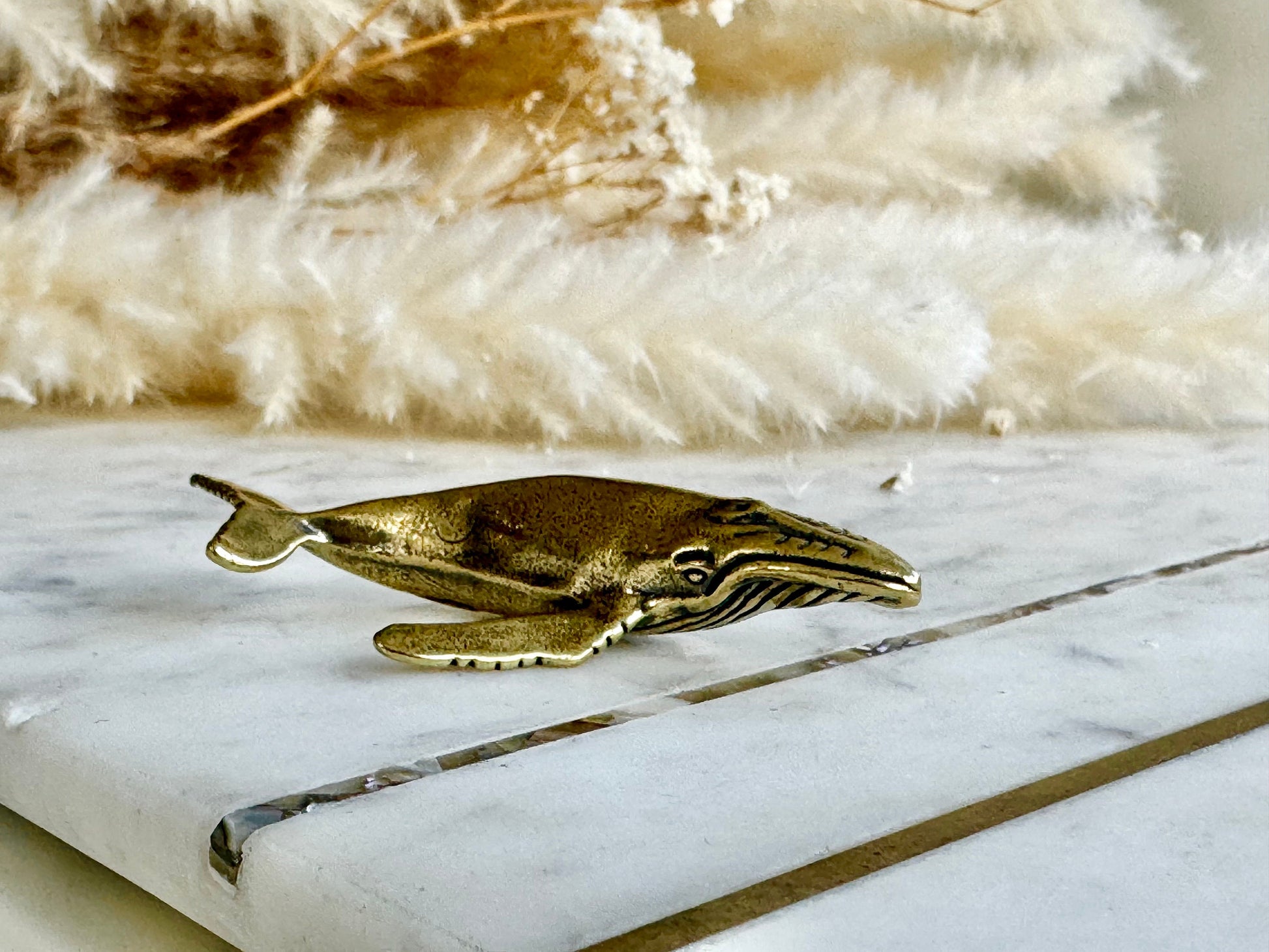 Lifelike solid brass sculptures humpback whale figurine, brass sea creatures ornament, paperweight metal figurine, ocean mammal creature