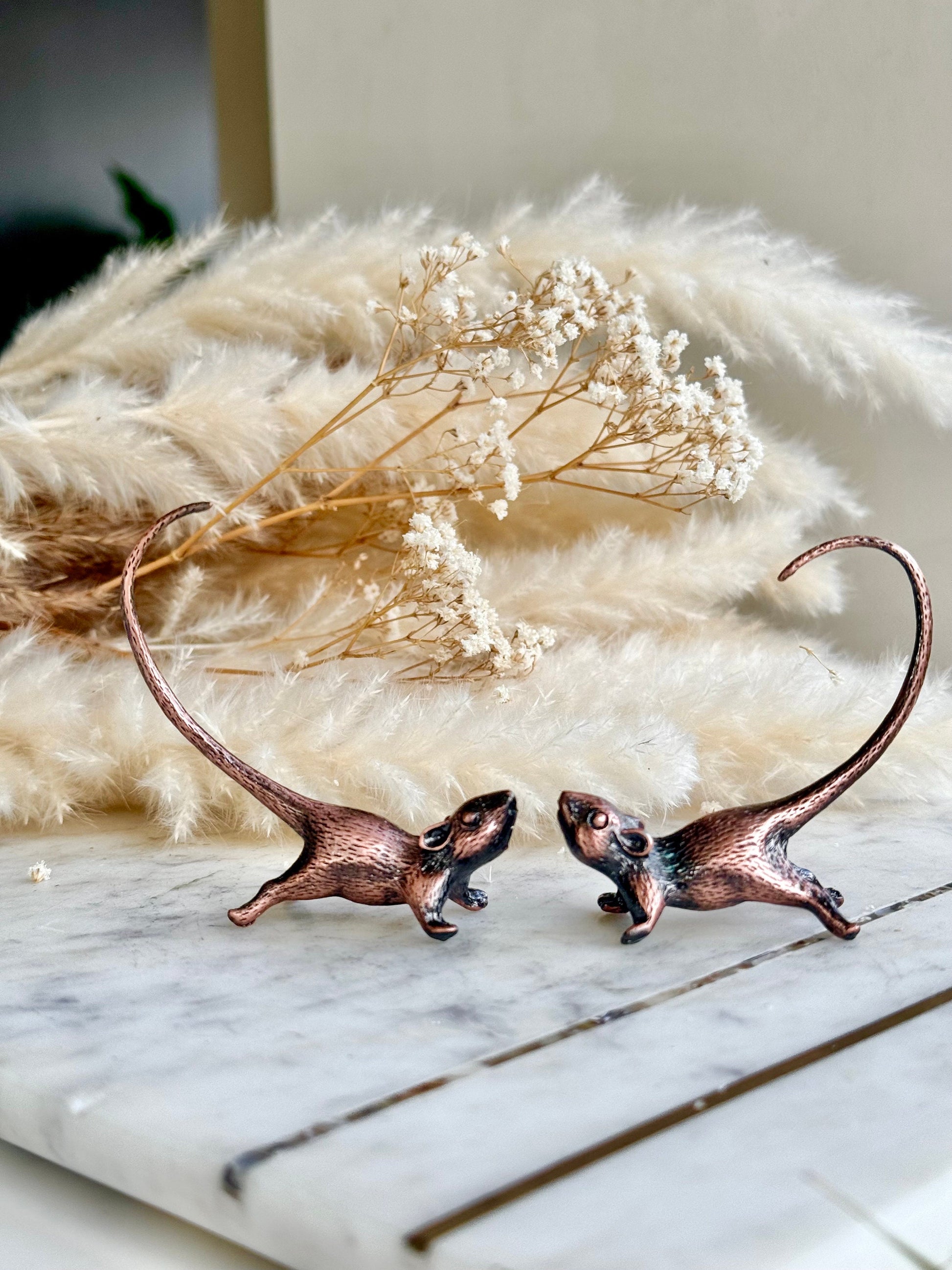 Cute Stretching mouse figurine, metal mouse statuette, cute rat ornament, cool gift