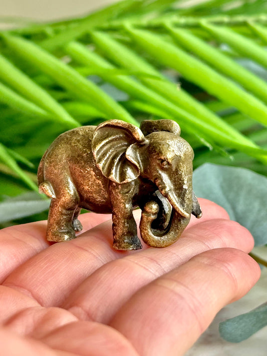 Solid brass Indian elephant figurine, beautiful boho decor, collectible elephant, Animal miniature