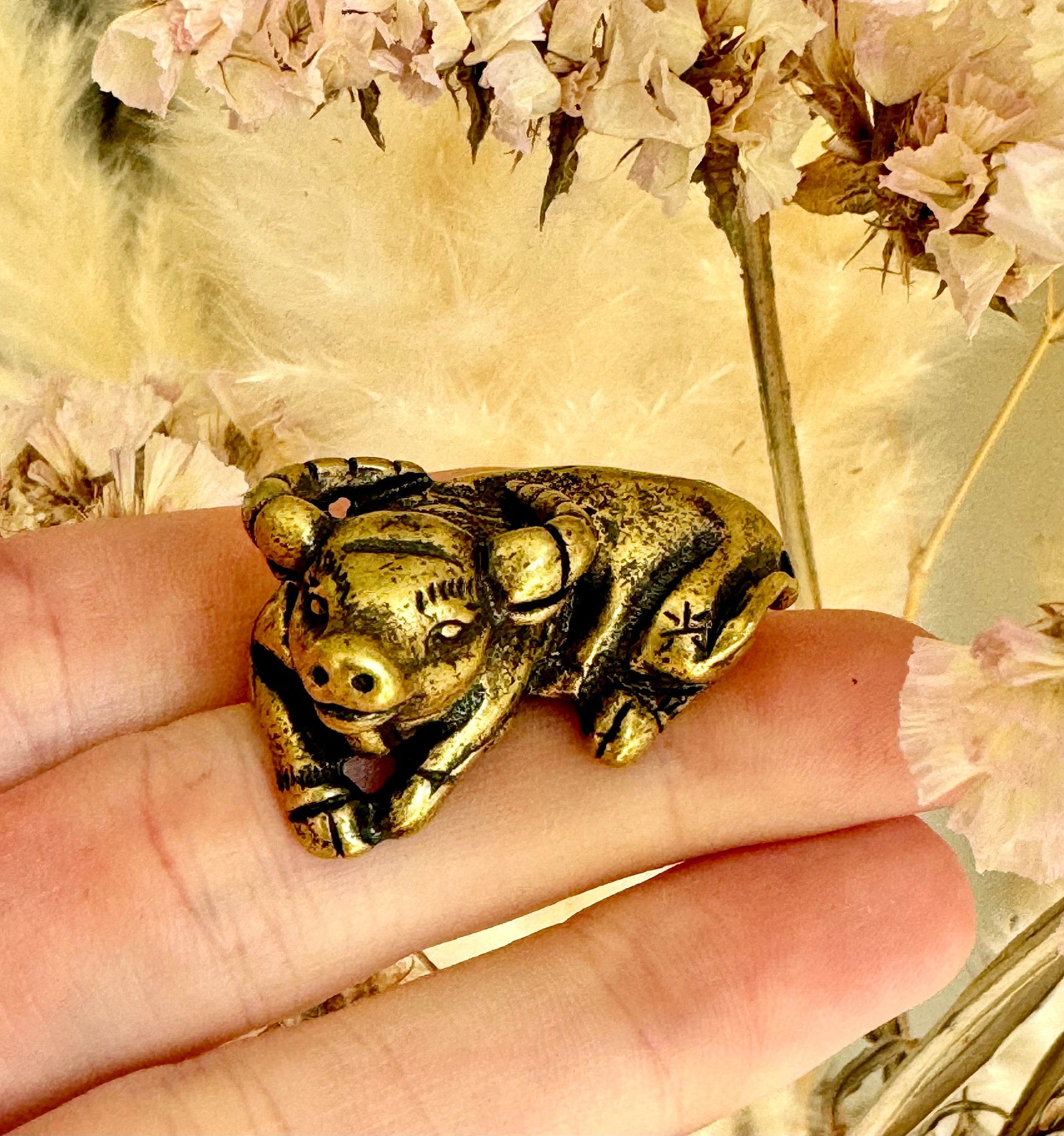 Happy bull solid brass figurine, detailed cow brass statue,Brass Bull Statues, cow Sculpture, animal desktop decor