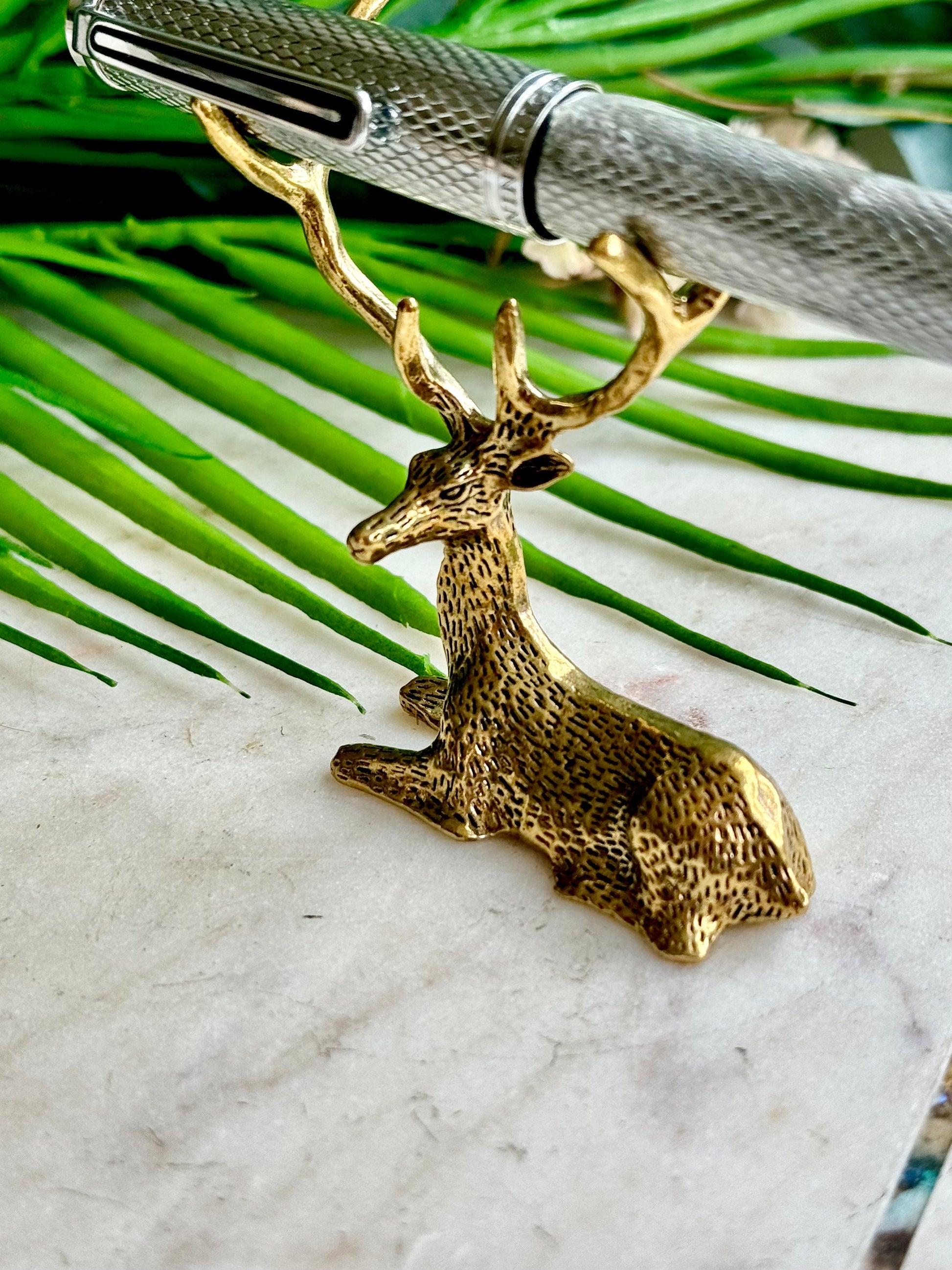 Unique style pen rest, solid brass deer statuette, metal fountain pen rest, Creative Brush holder, Luxury desk accessories, Christmas gift