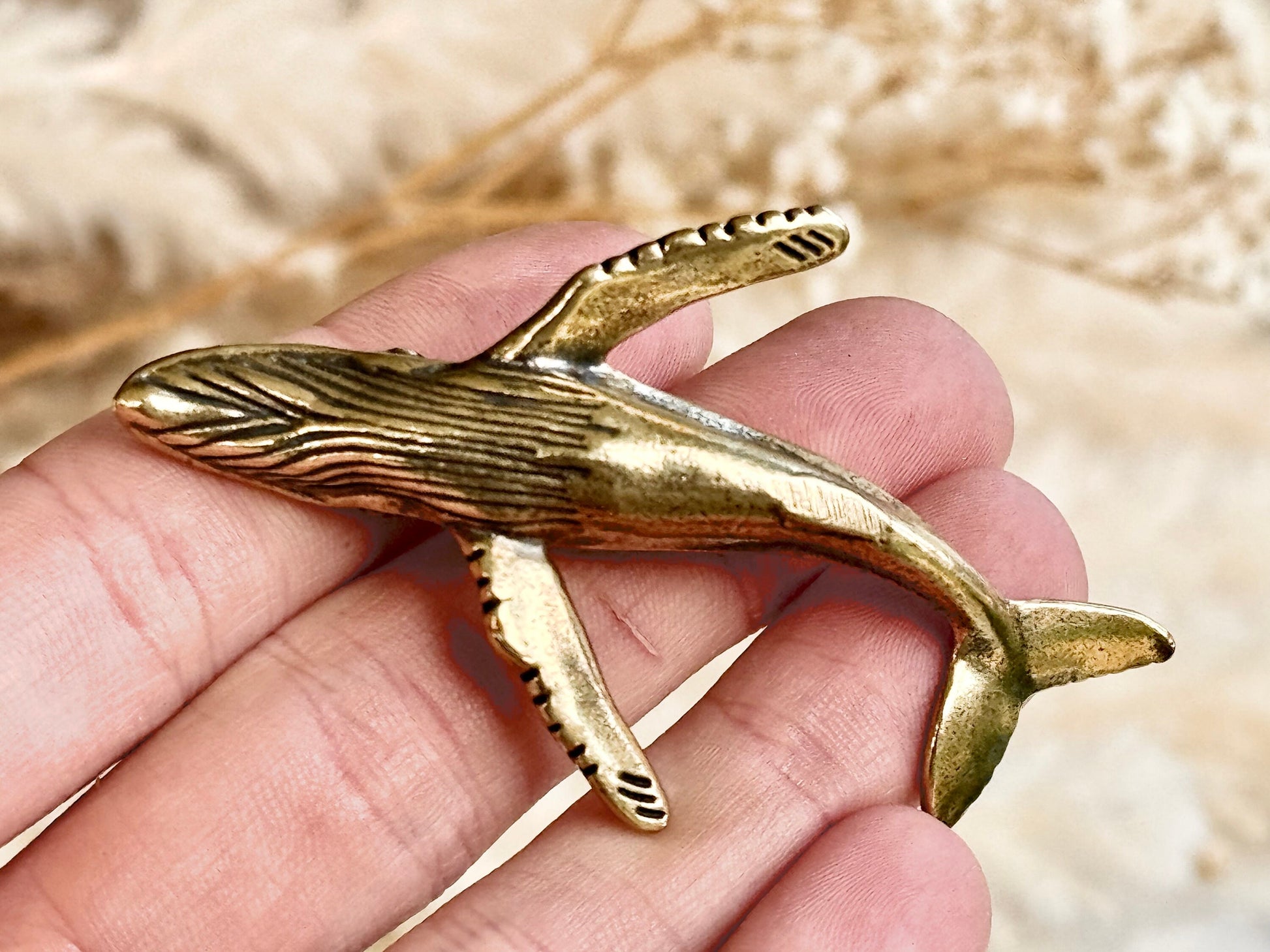 Lifelike solid brass sculptures humpback whale figurine, brass sea creatures ornament, paperweight metal figurine, ocean mammal creature