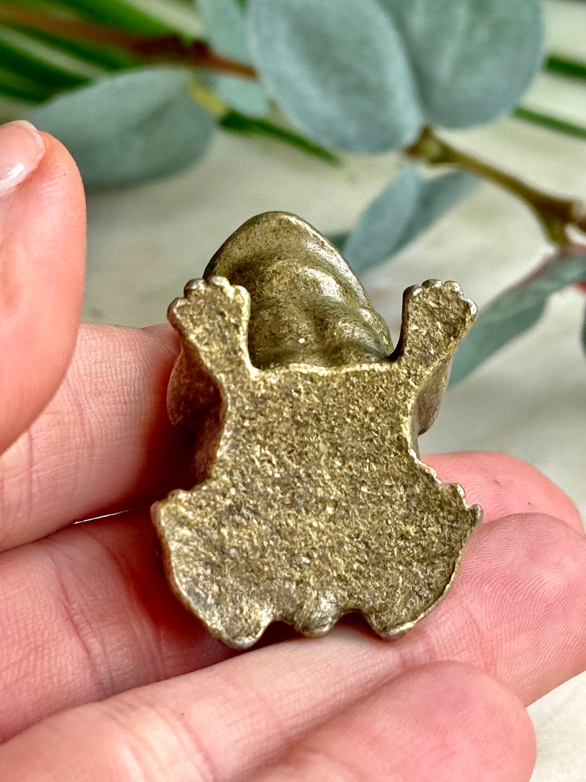 Common toad, lifelike Copper Cast, Solid brass figurine, Frog metal statuette, Metal Artwork, Creative gift, Paperweight, Desktop ornament